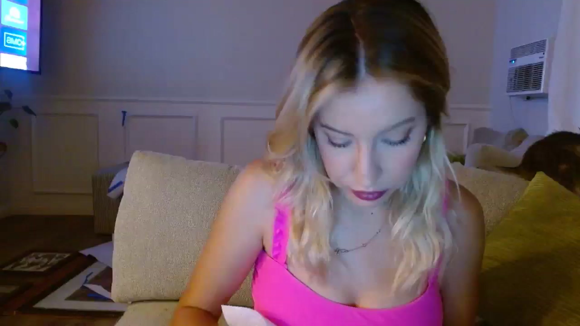 Gallery image thumbnail from SamIvery's myfreecams stream on, 08/04/2023, 04:15 image 2 of 20