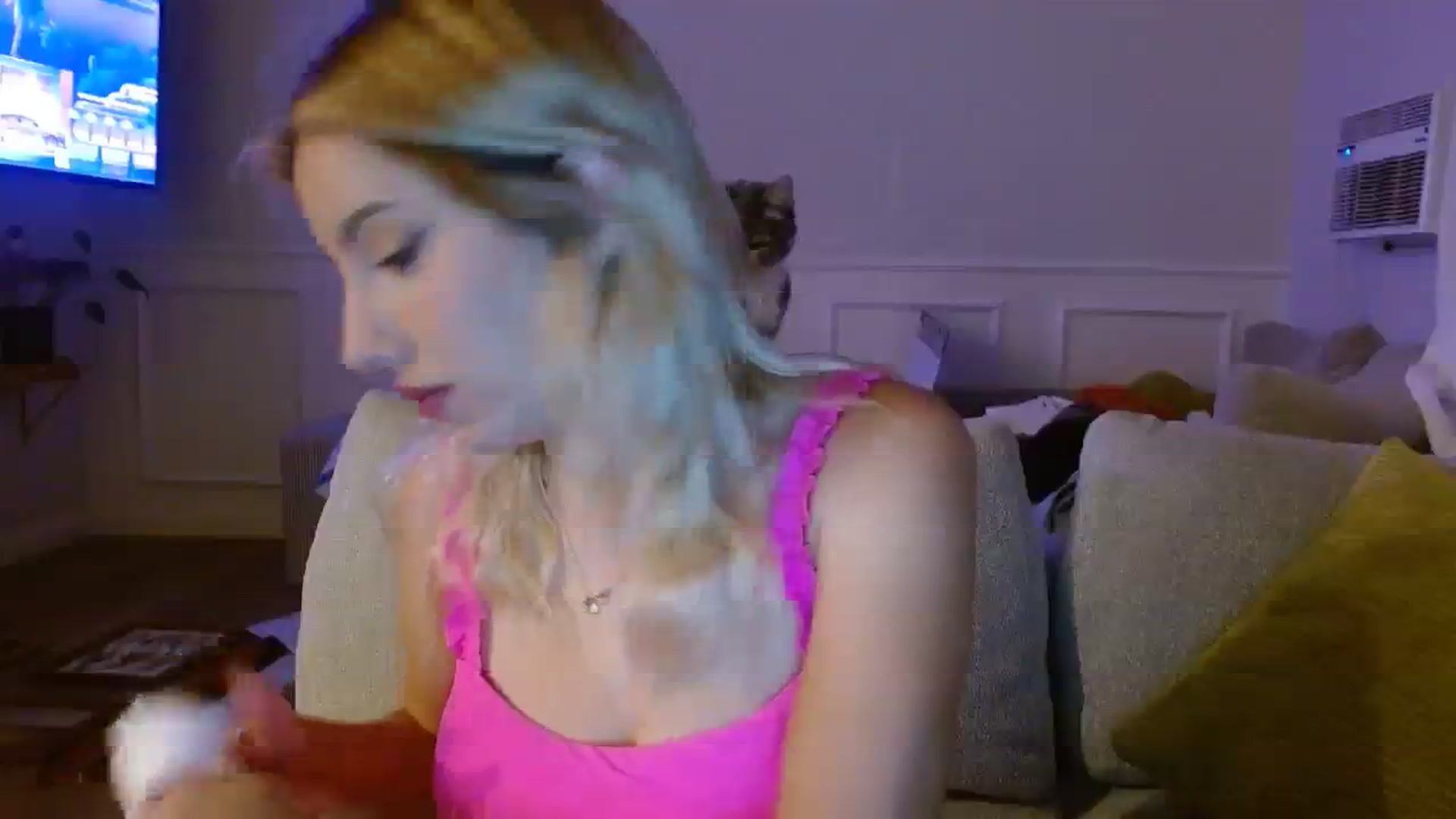 Gallery image thumbnail from SamIvery's myfreecams stream on, 08/04/2023, 04:15 image 10 of 20