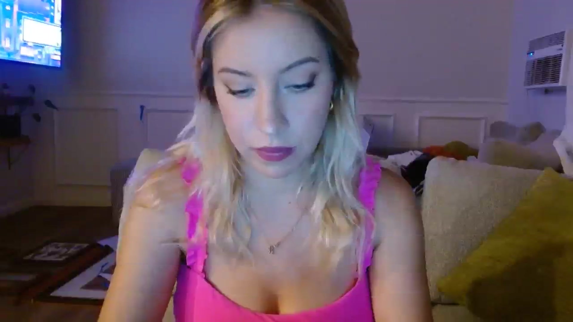 Gallery image thumbnail from SamIvery's myfreecams stream on, 08/04/2023, 04:15 image 9 of 20