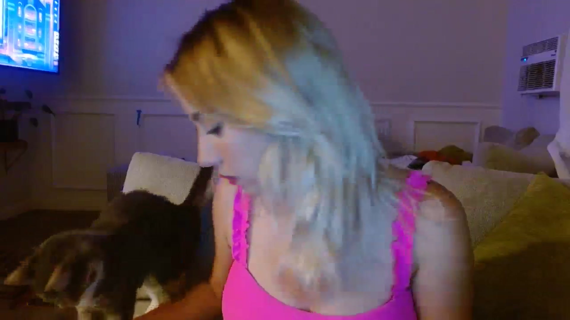 Gallery image thumbnail from SamIvery's myfreecams stream on, 08/04/2023, 04:15 image 11 of 20