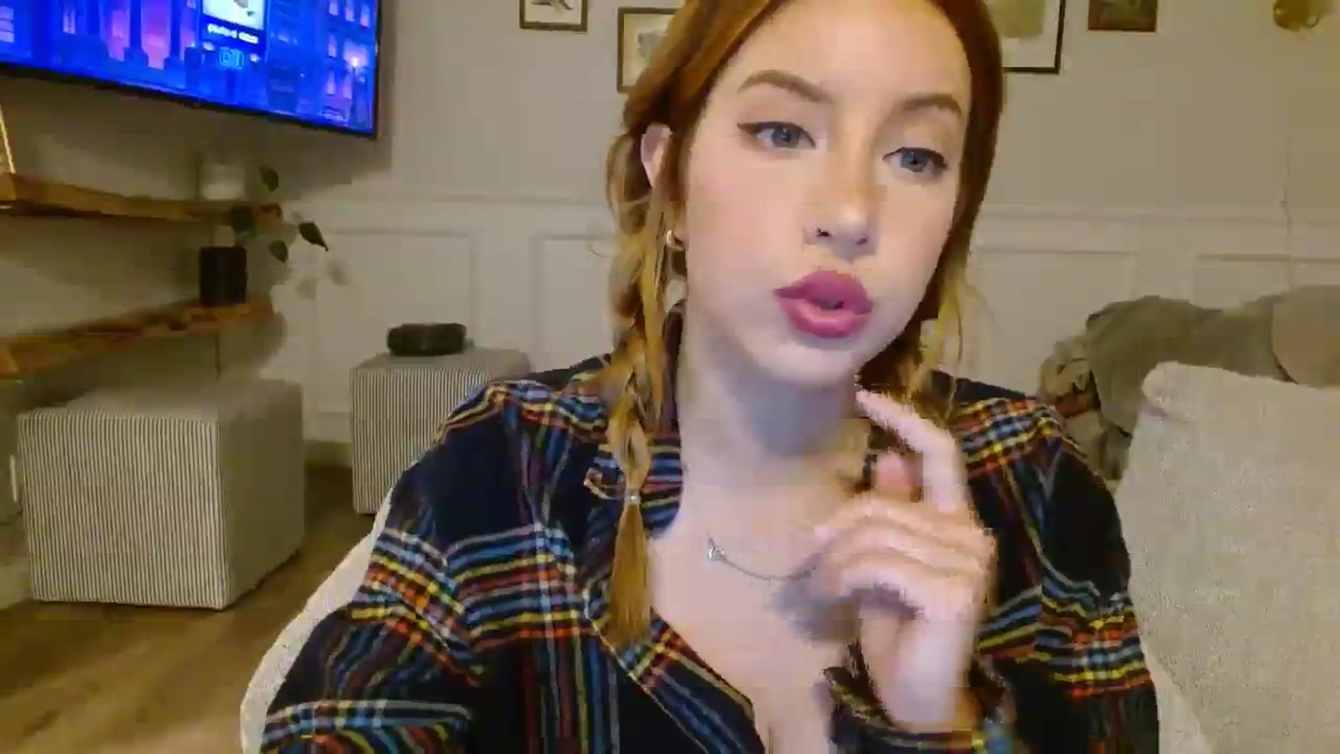 Gallery image thumbnail from SamIvery's myfreecams stream on, 08/29/2023, 05:20 image 12 of 20