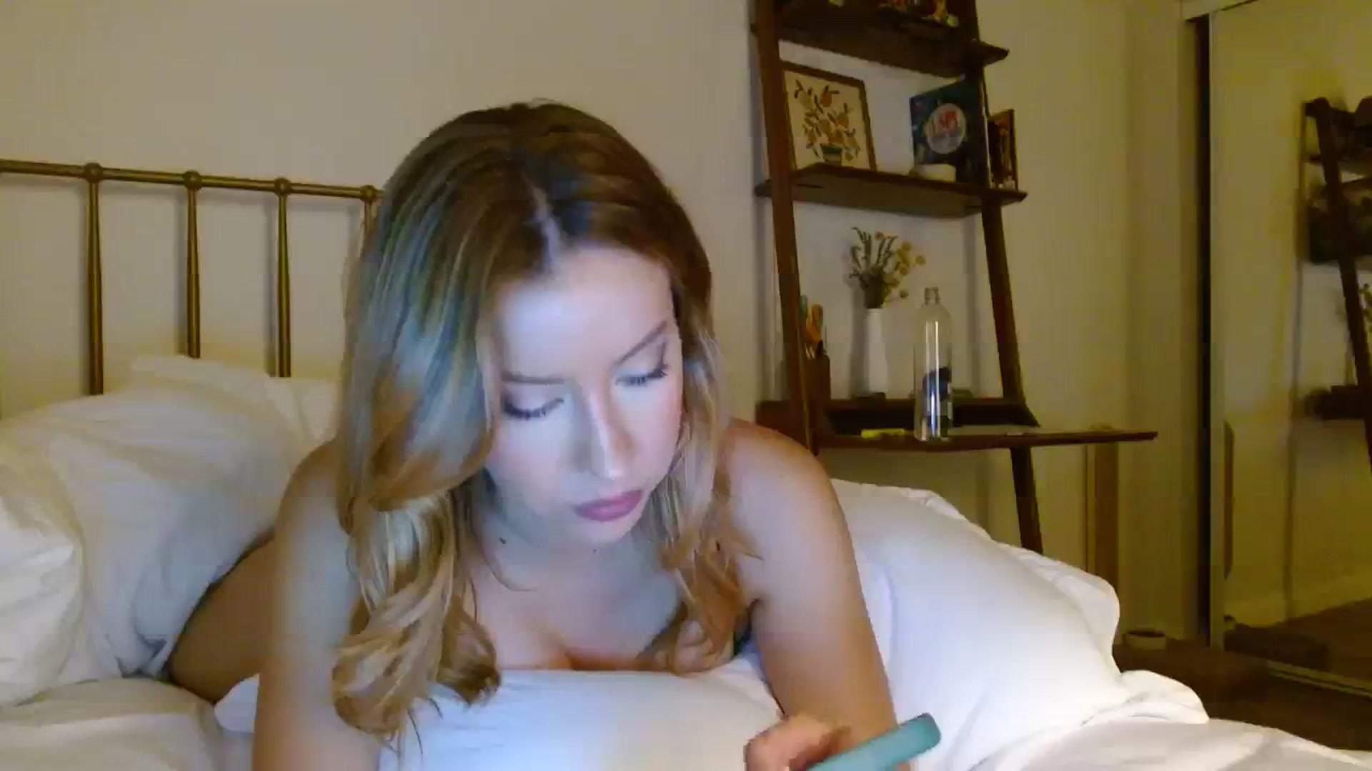 Gallery image thumbnail from SamIvery's myfreecams stream on, 10/04/2023, 03:22 image 13 of 20