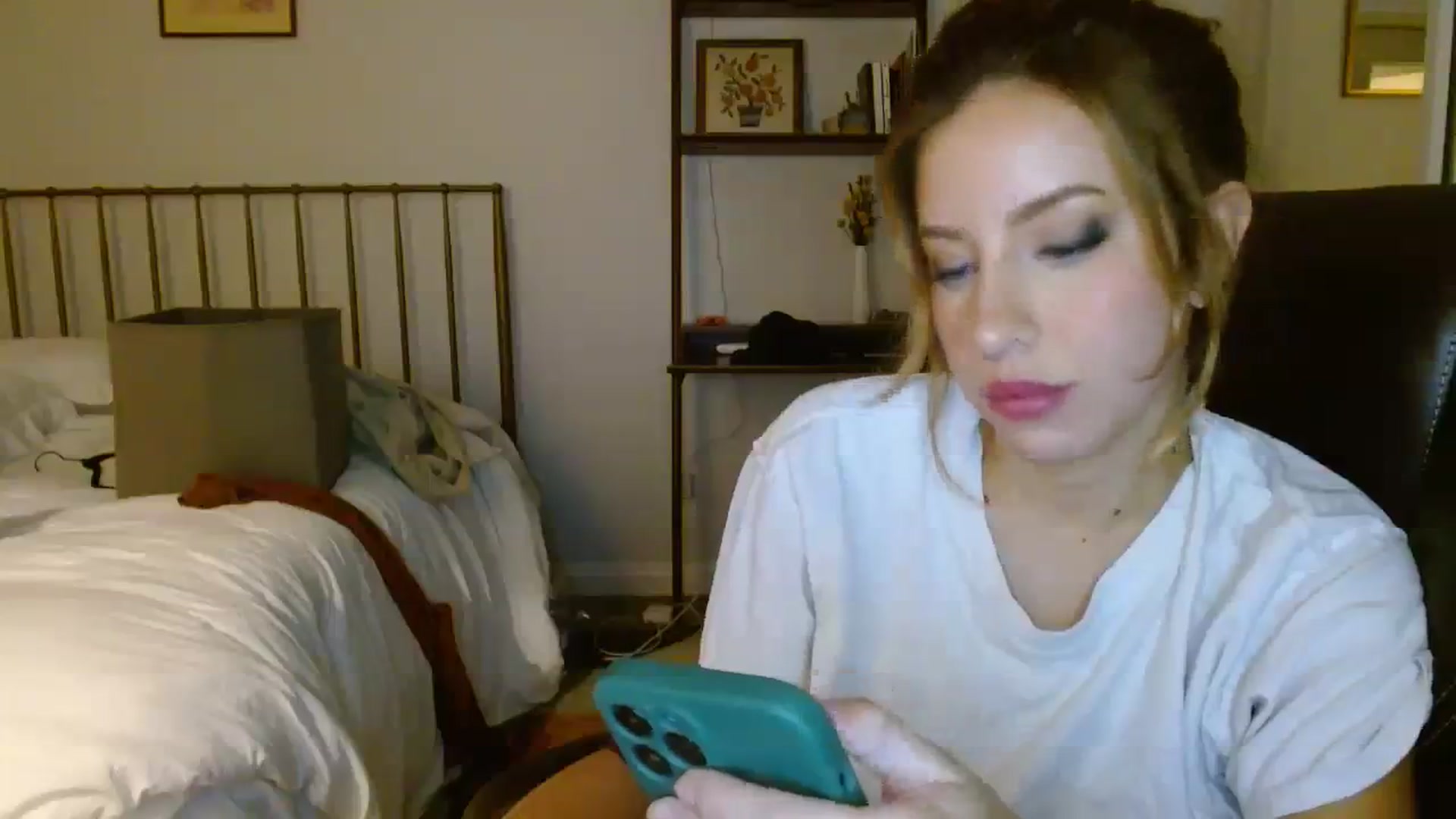 Gallery image thumbnail from SamIvery's myfreecams stream on, 10/18/2023, 05:21 image 17 of 20