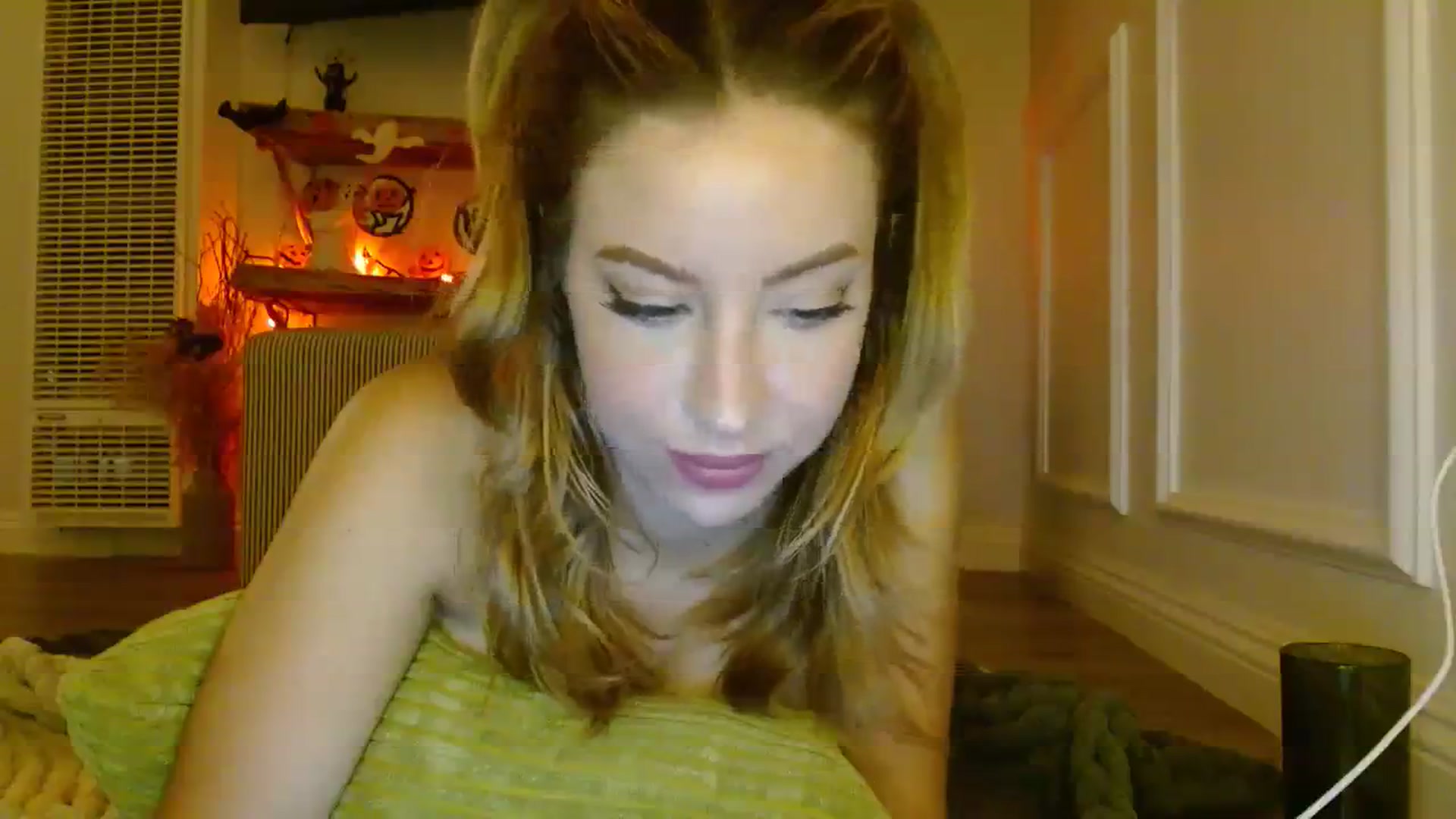 Gallery image thumbnail from SamIvery's myfreecams stream on, 10/23/2023, 06:19 image 19 of 20