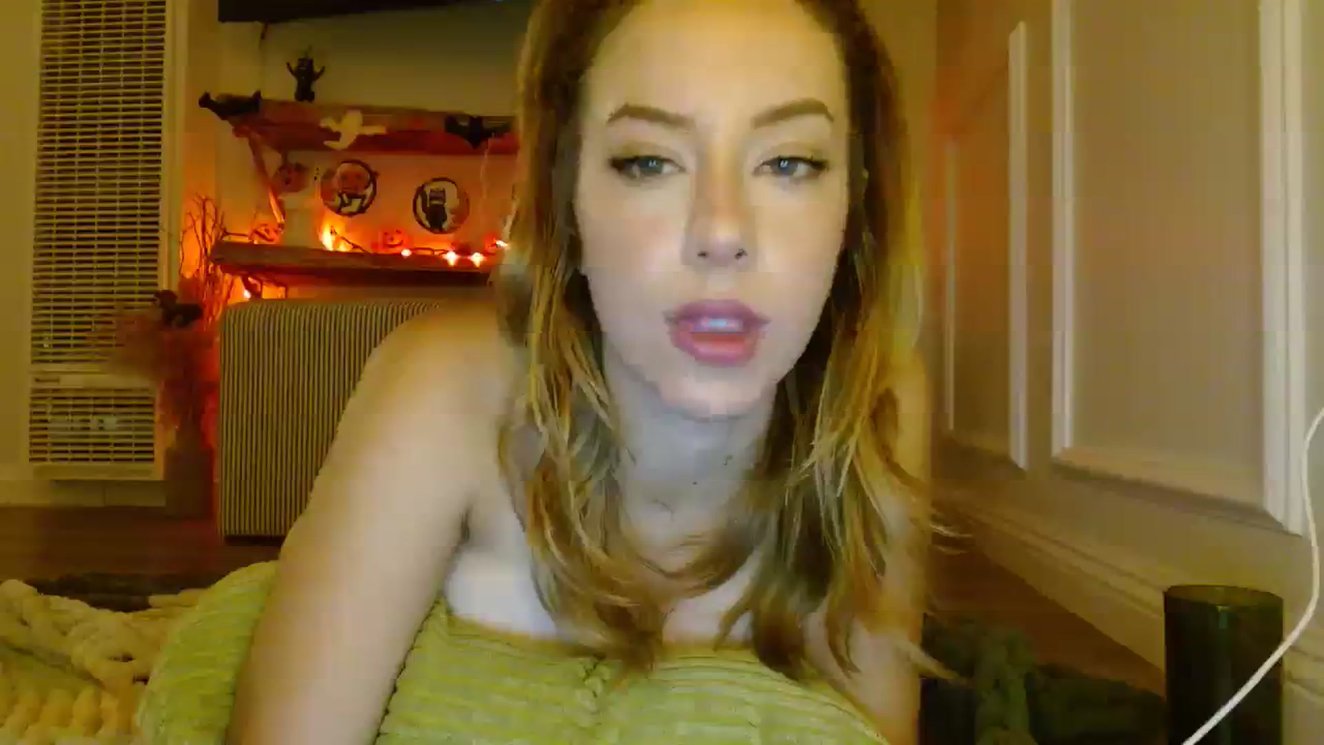 Gallery image thumbnail from SamIvery's myfreecams stream on, 10/23/2023, 06:19 image 18 of 20