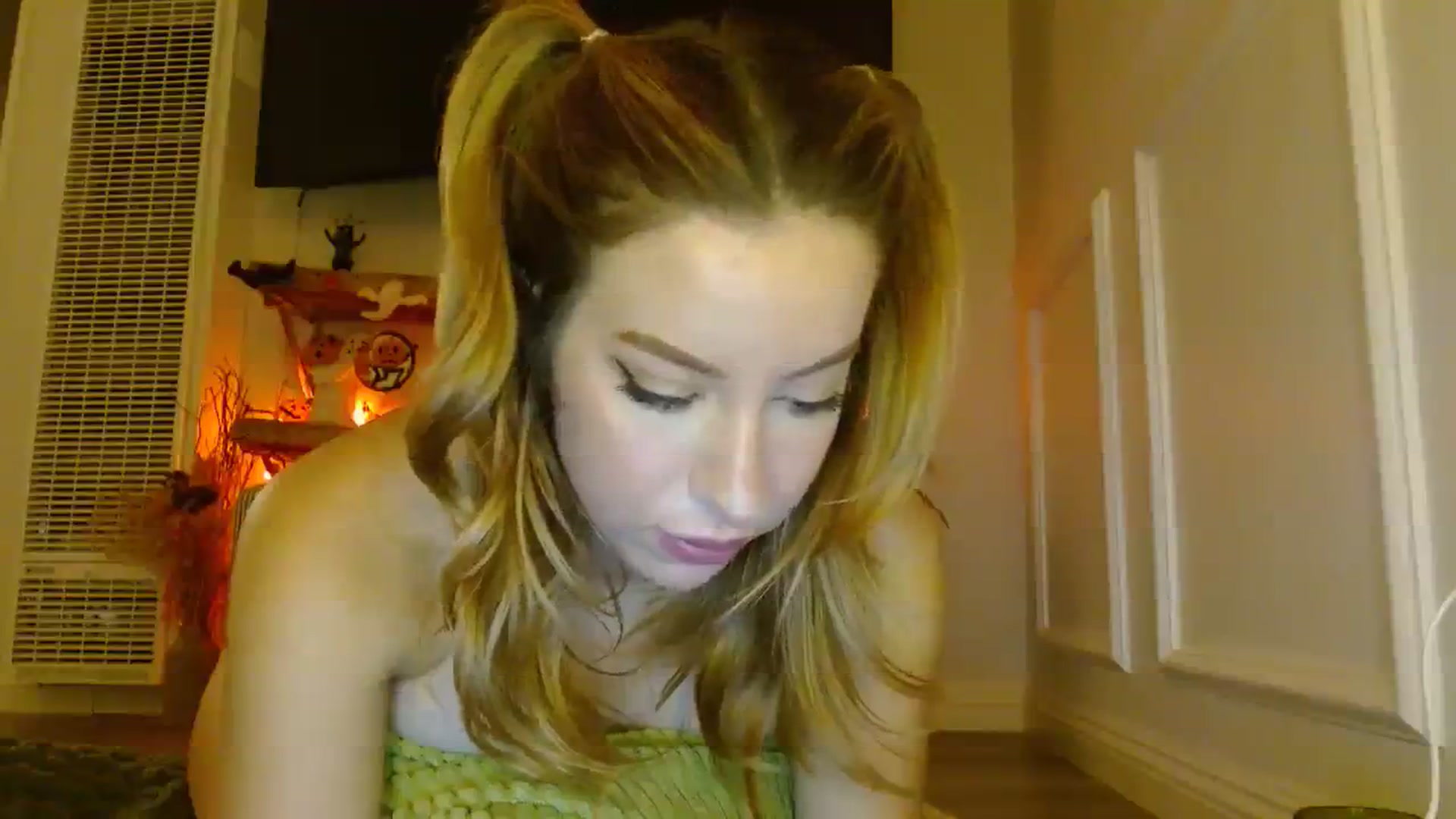 Gallery image thumbnail from SamIvery's myfreecams stream on, 10/23/2023, 06:19 image 13 of 20