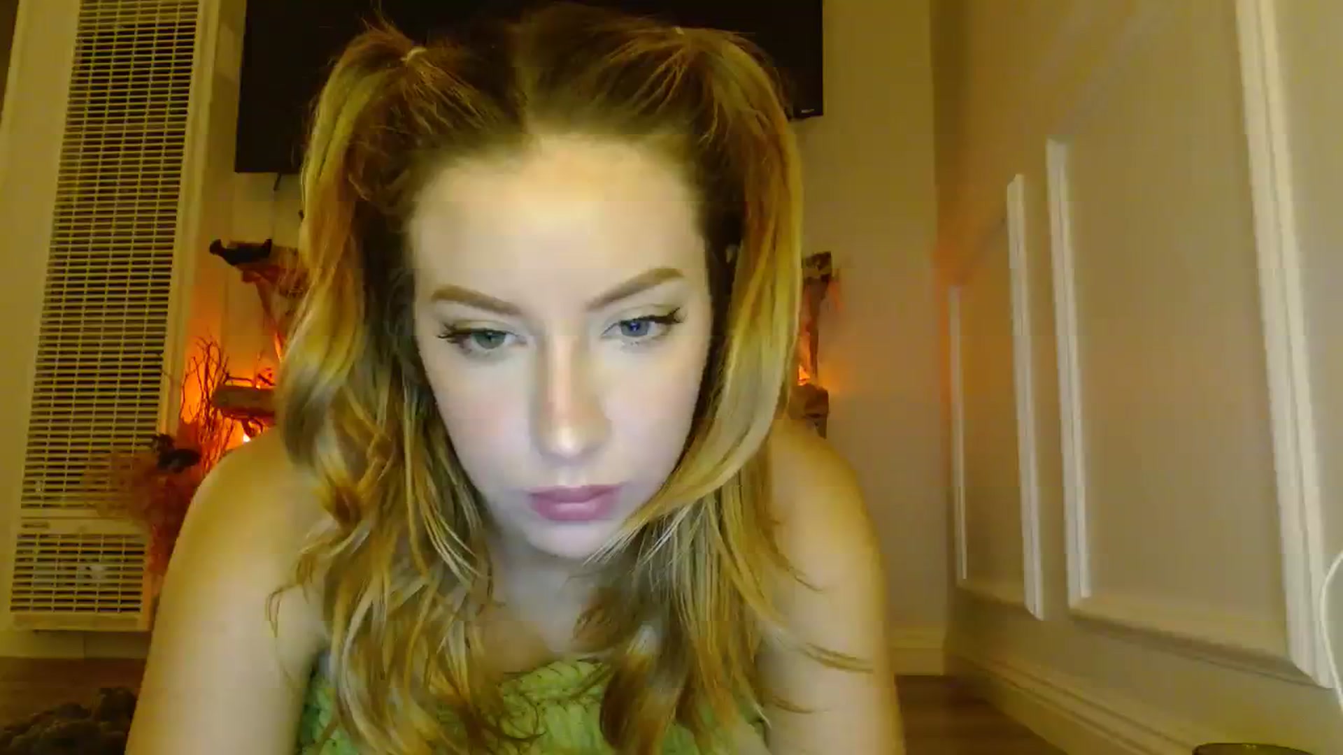 Gallery image thumbnail from SamIvery's myfreecams stream on, 10/23/2023, 06:19 image 12 of 20