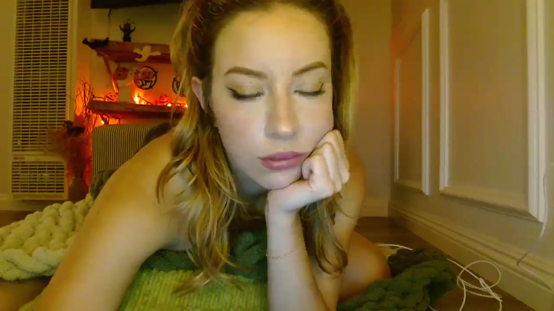 Gallery image thumbnail from SamIvery's myfreecams stream on, 10/23/2023, 06:59 image 11 of 20