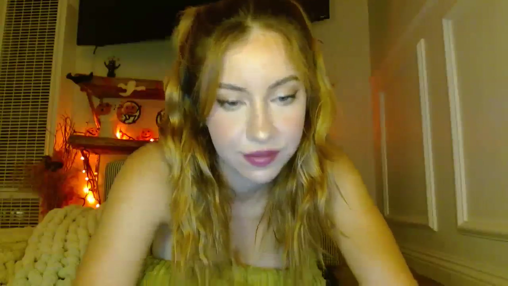 Gallery image thumbnail from SamIvery's myfreecams stream on, 10/24/2023, 05:42 image 4 of 20