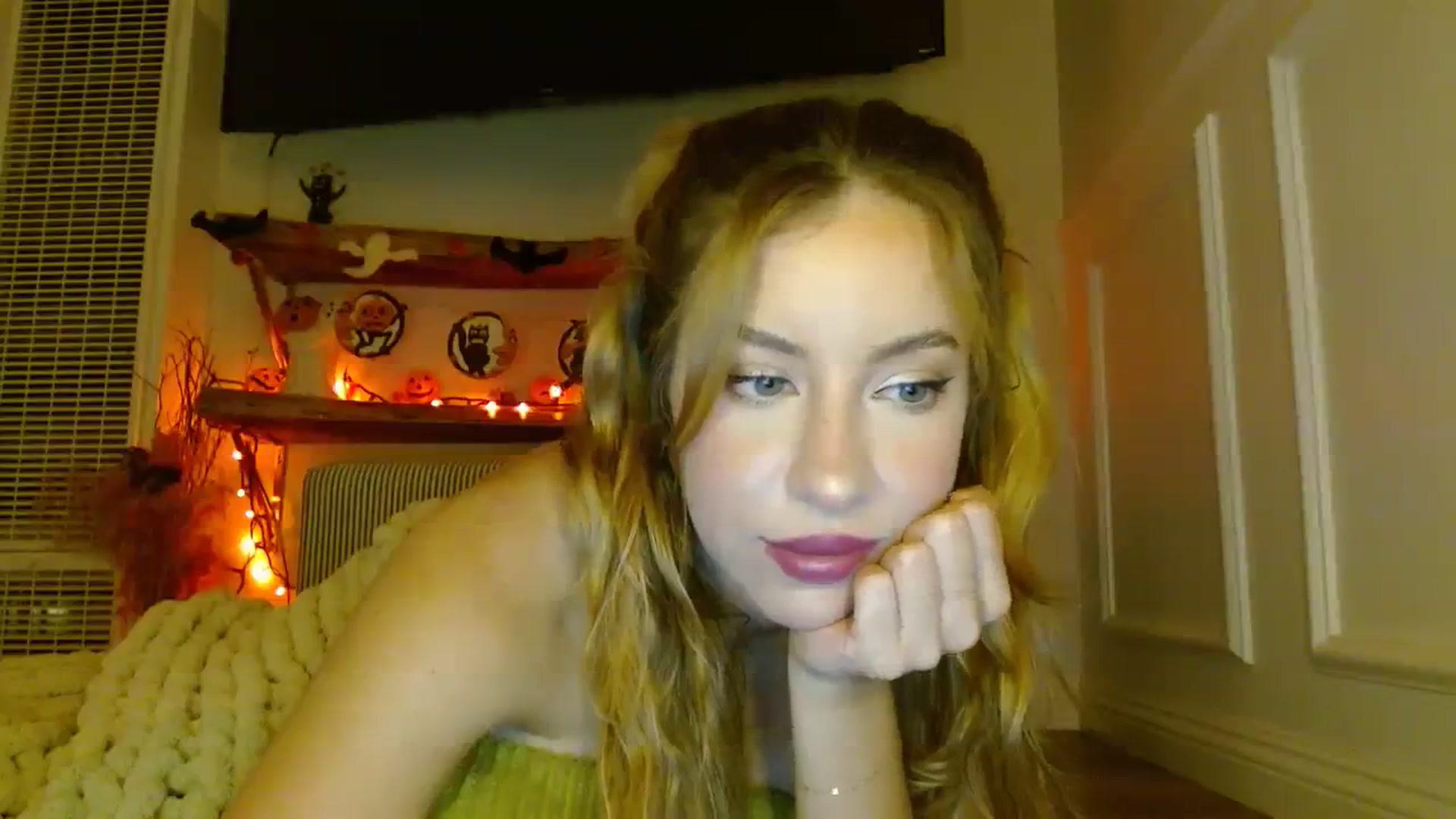 Gallery image thumbnail from SamIvery's myfreecams stream on, 10/24/2023, 05:42 image 5 of 20