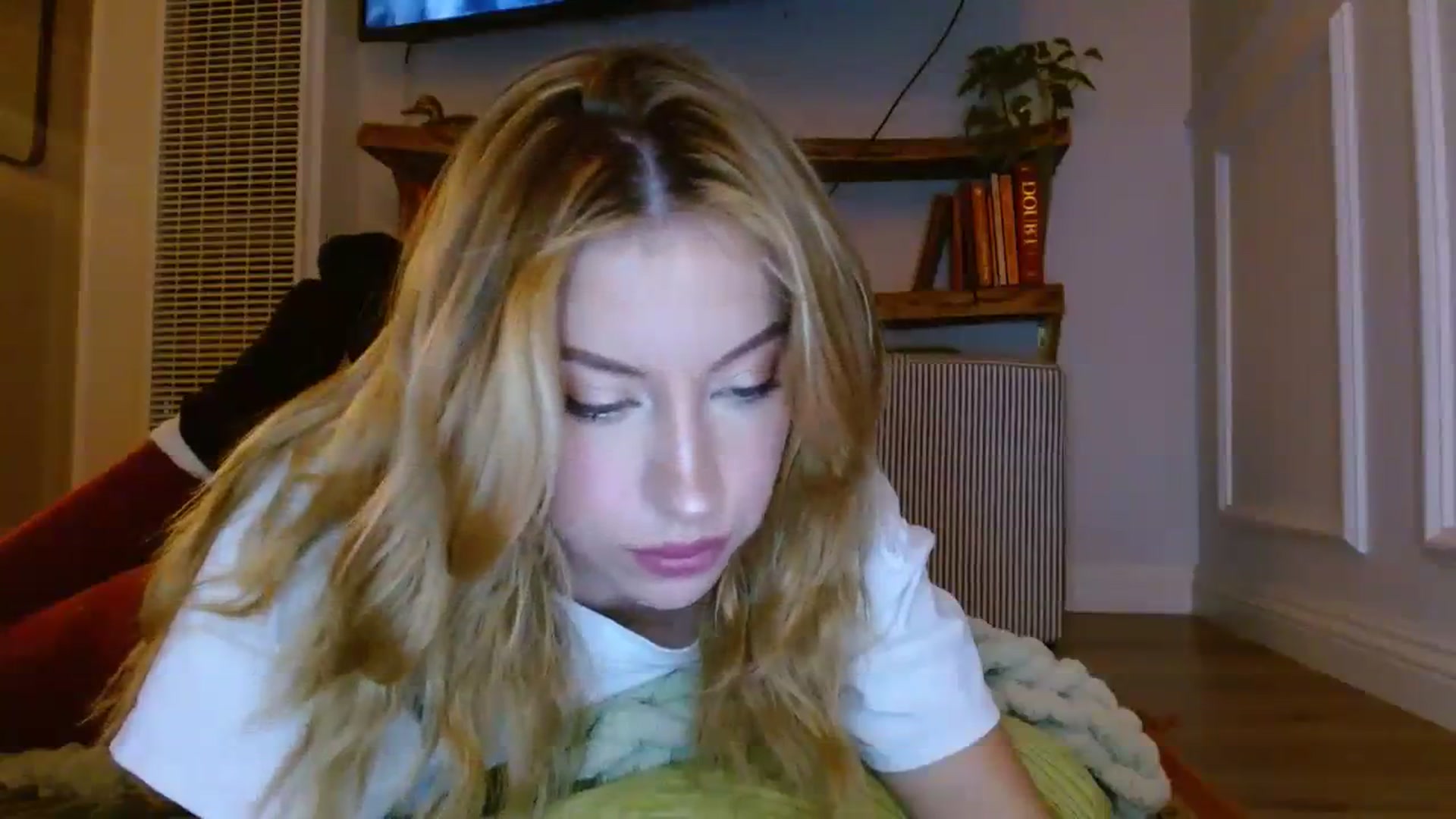 Gallery image thumbnail from SamIvery's myfreecams stream on, 11/09/2023, 07:28 image 15 of 20