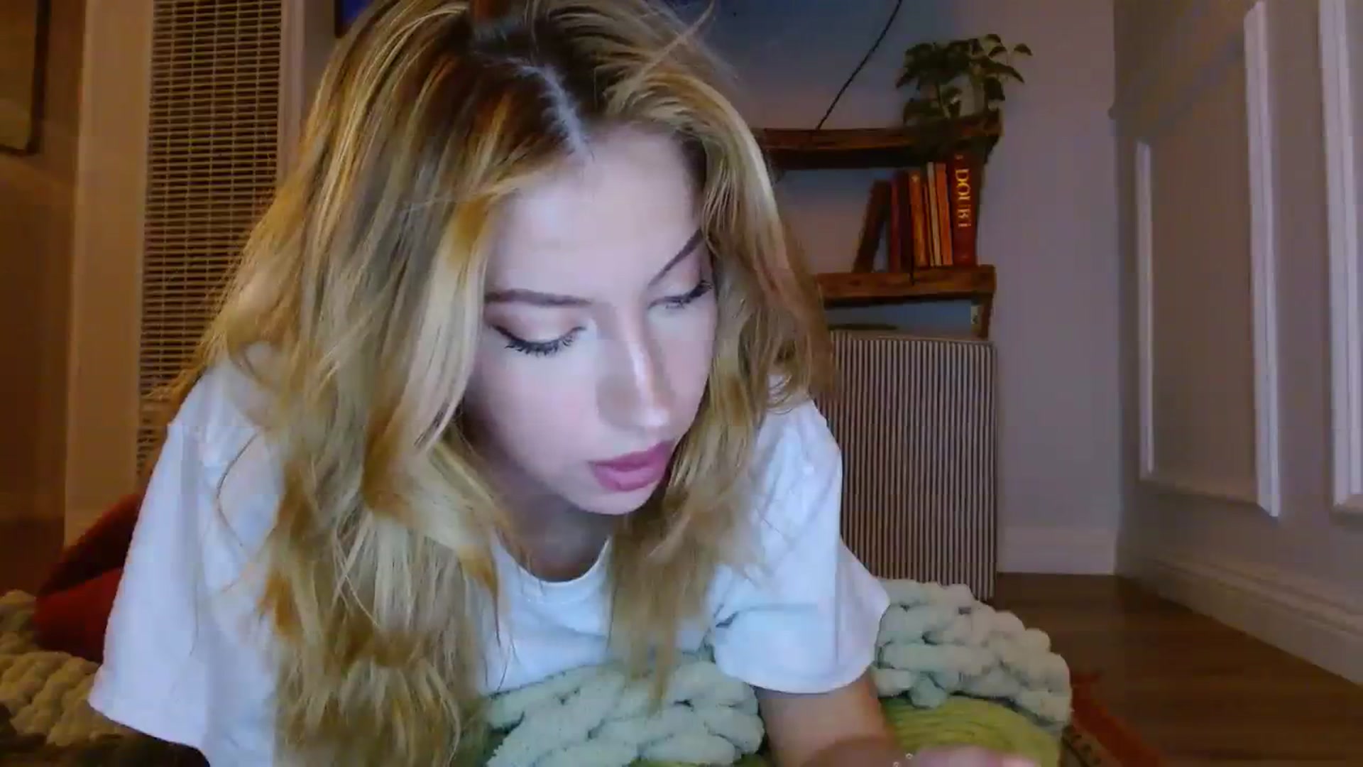 Gallery image thumbnail from SamIvery's myfreecams stream on, 11/09/2023, 07:28 image 7 of 20