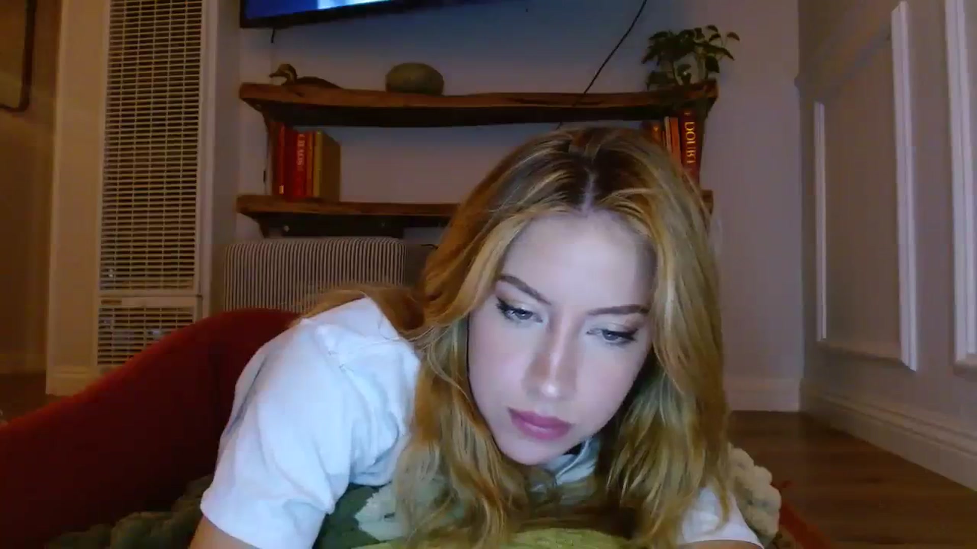 Gallery image thumbnail from SamIvery's myfreecams stream on, 11/09/2023, 07:28 image 8 of 20