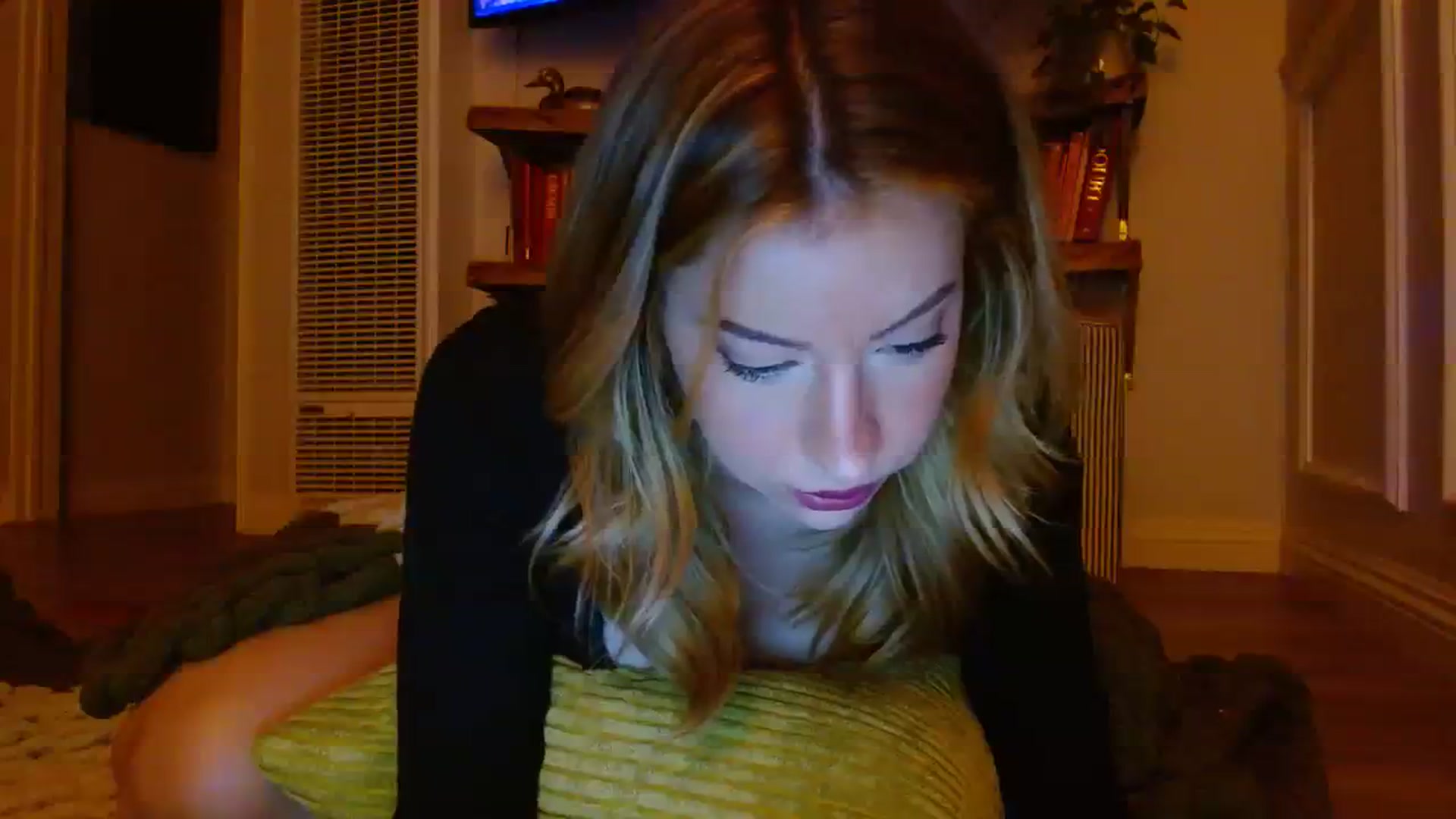 Gallery image thumbnail from SamIvery's myfreecams stream on, 11/15/2023, 08:20 image 12 of 20