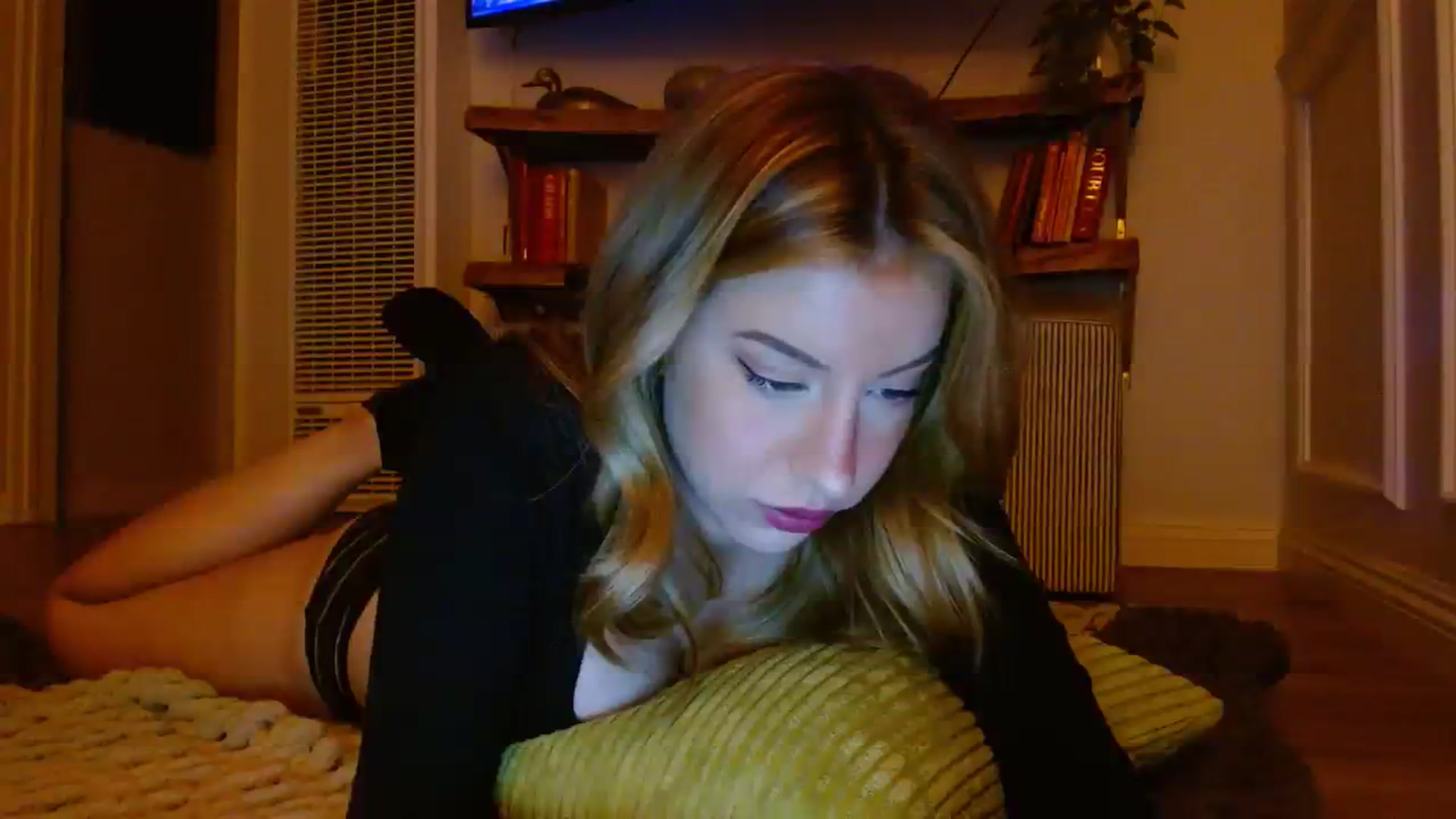 Gallery image thumbnail from SamIvery's myfreecams stream on, 11/15/2023, 08:20 image 4 of 20