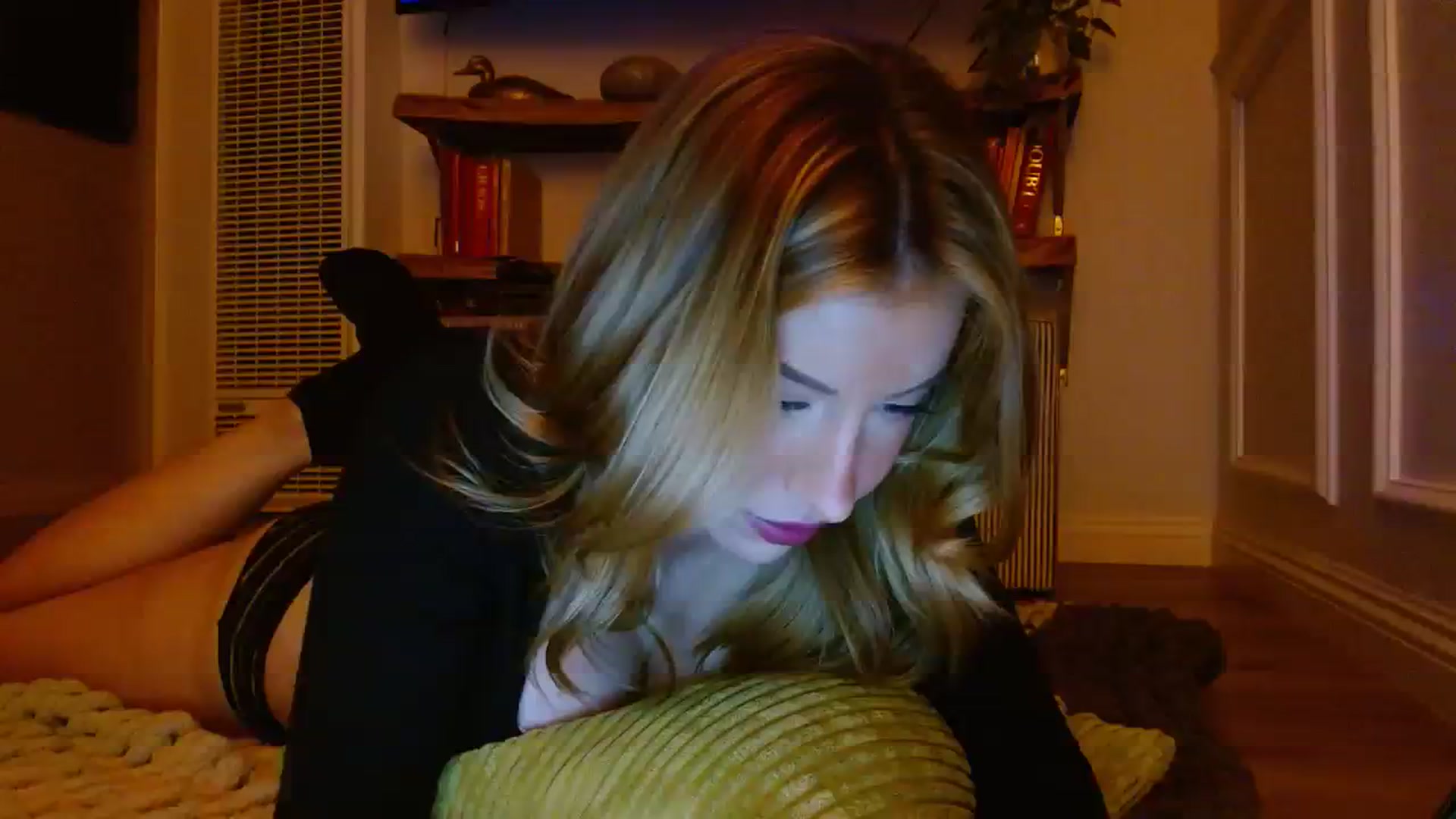 Gallery image thumbnail from SamIvery's myfreecams stream on, 11/15/2023, 08:20 image 1 of 20