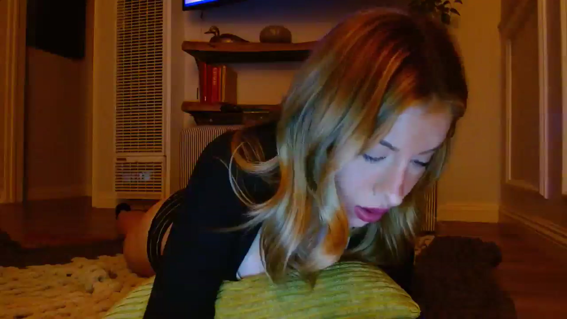 Gallery image thumbnail from SamIvery's myfreecams stream on, 11/15/2023, 08:20 image 10 of 20