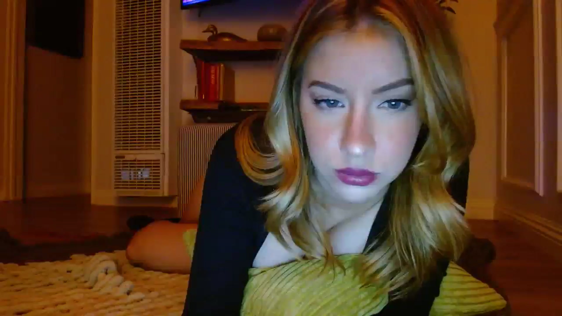 Gallery image thumbnail from SamIvery's myfreecams stream on, 11/15/2023, 08:20 image 7 of 20