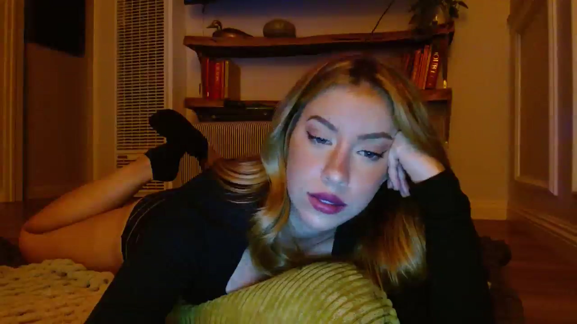 Gallery image thumbnail from SamIvery's myfreecams stream on, 11/15/2023, 08:20 image 5 of 20