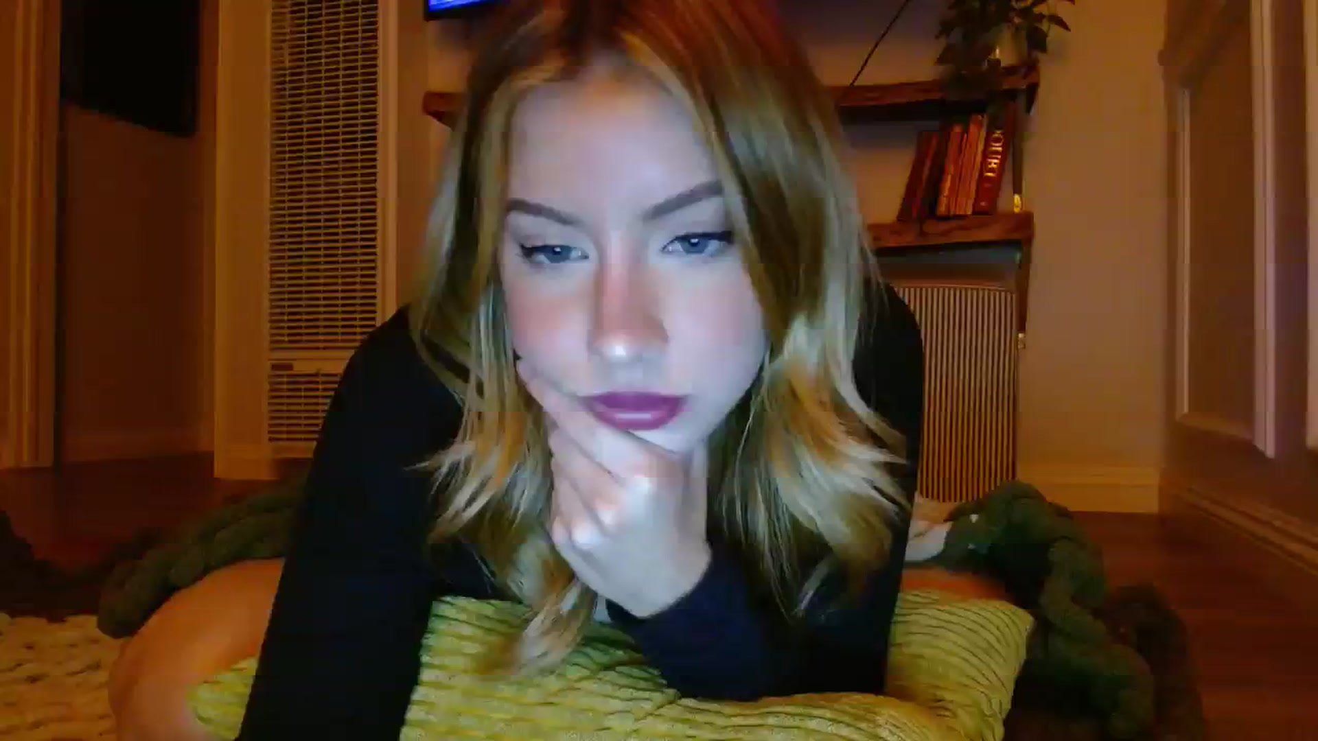 Gallery image thumbnail from SamIvery's myfreecams stream on, 11/15/2023, 08:20 image 18 of 20