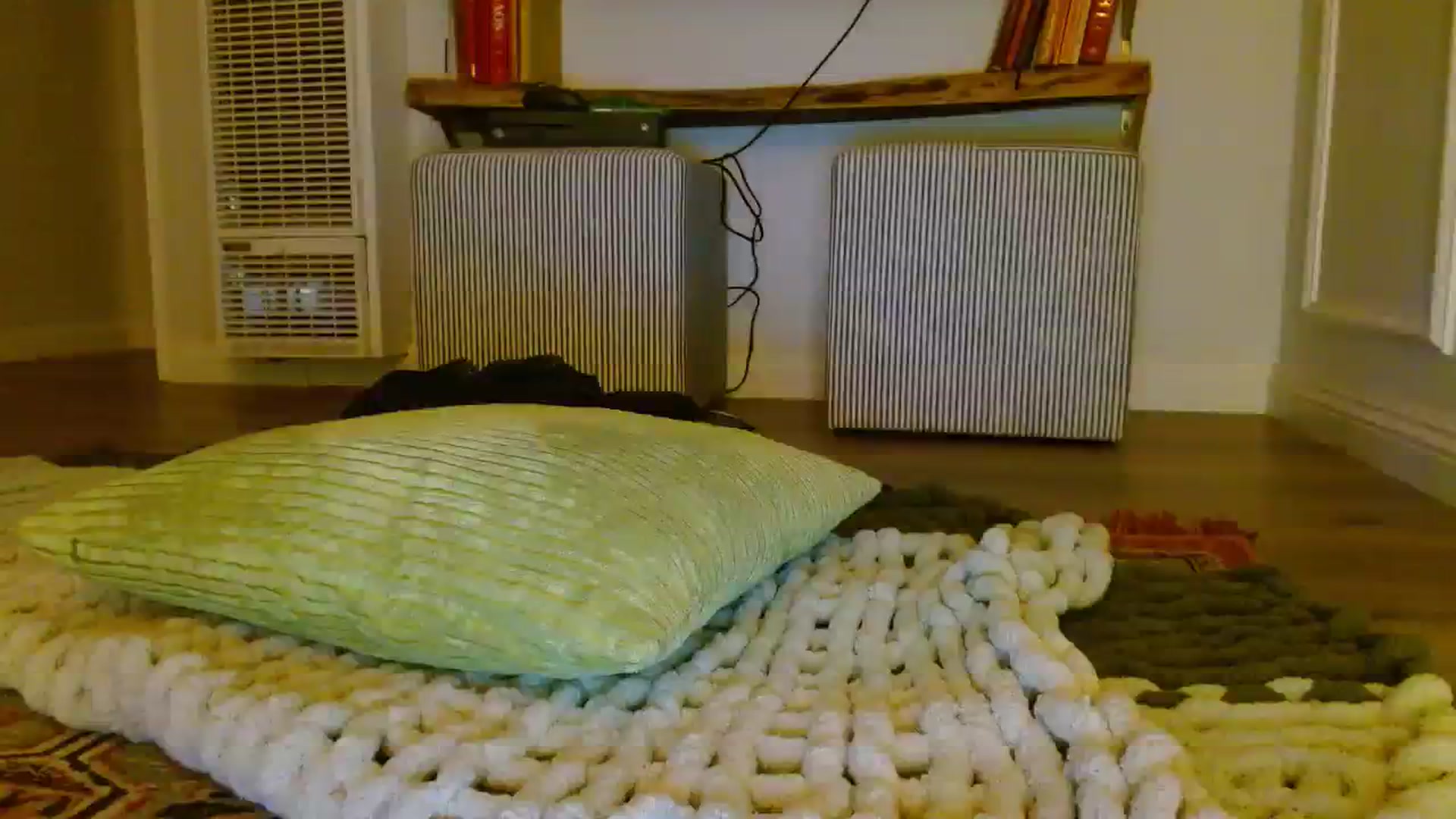 Gallery image thumbnail from SamIvery's myfreecams stream on, 11/16/2023, 01:52 image 16 of 20
