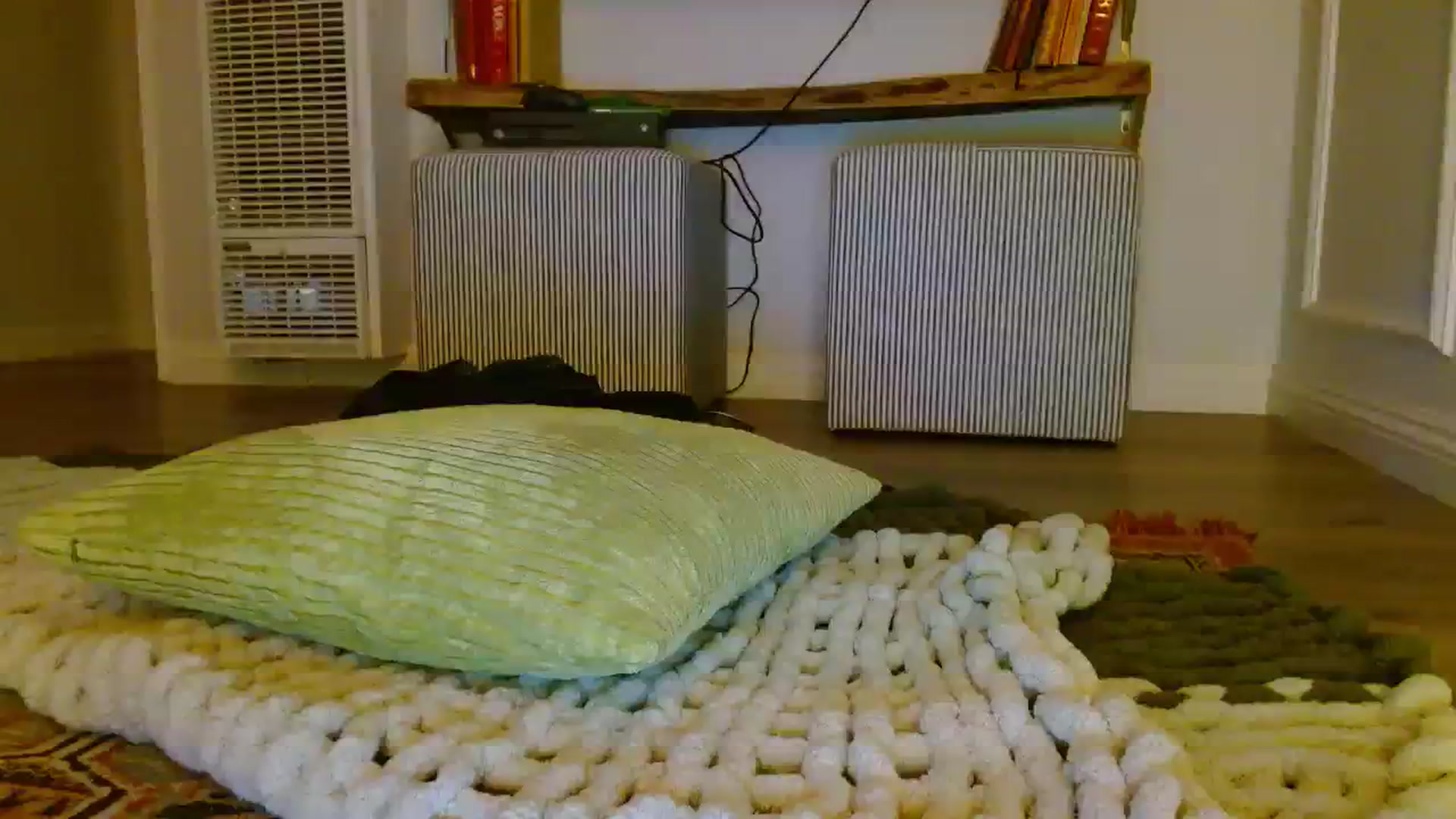 Gallery image thumbnail from SamIvery's myfreecams stream on, 11/16/2023, 01:52 image 10 of 20