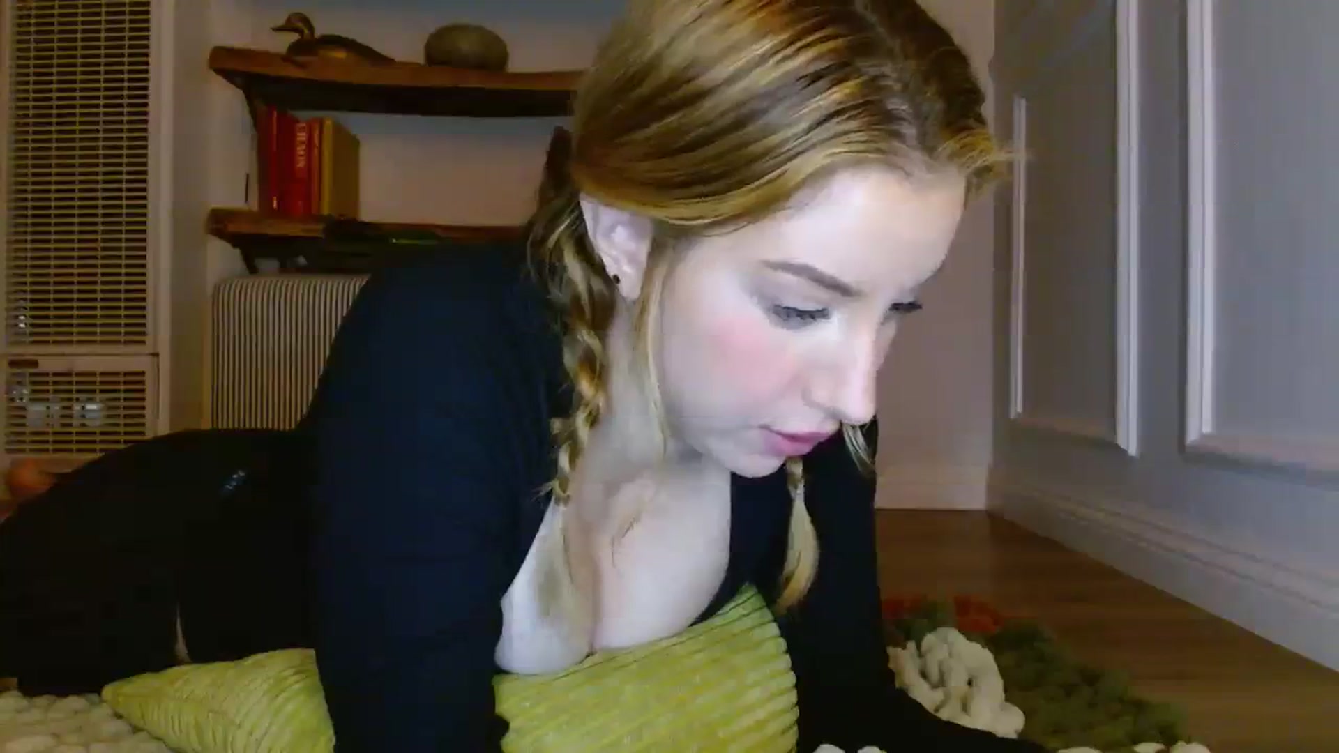 Gallery image thumbnail from SamIvery's myfreecams stream on, 11/16/2023, 05:31 image 11 of 20