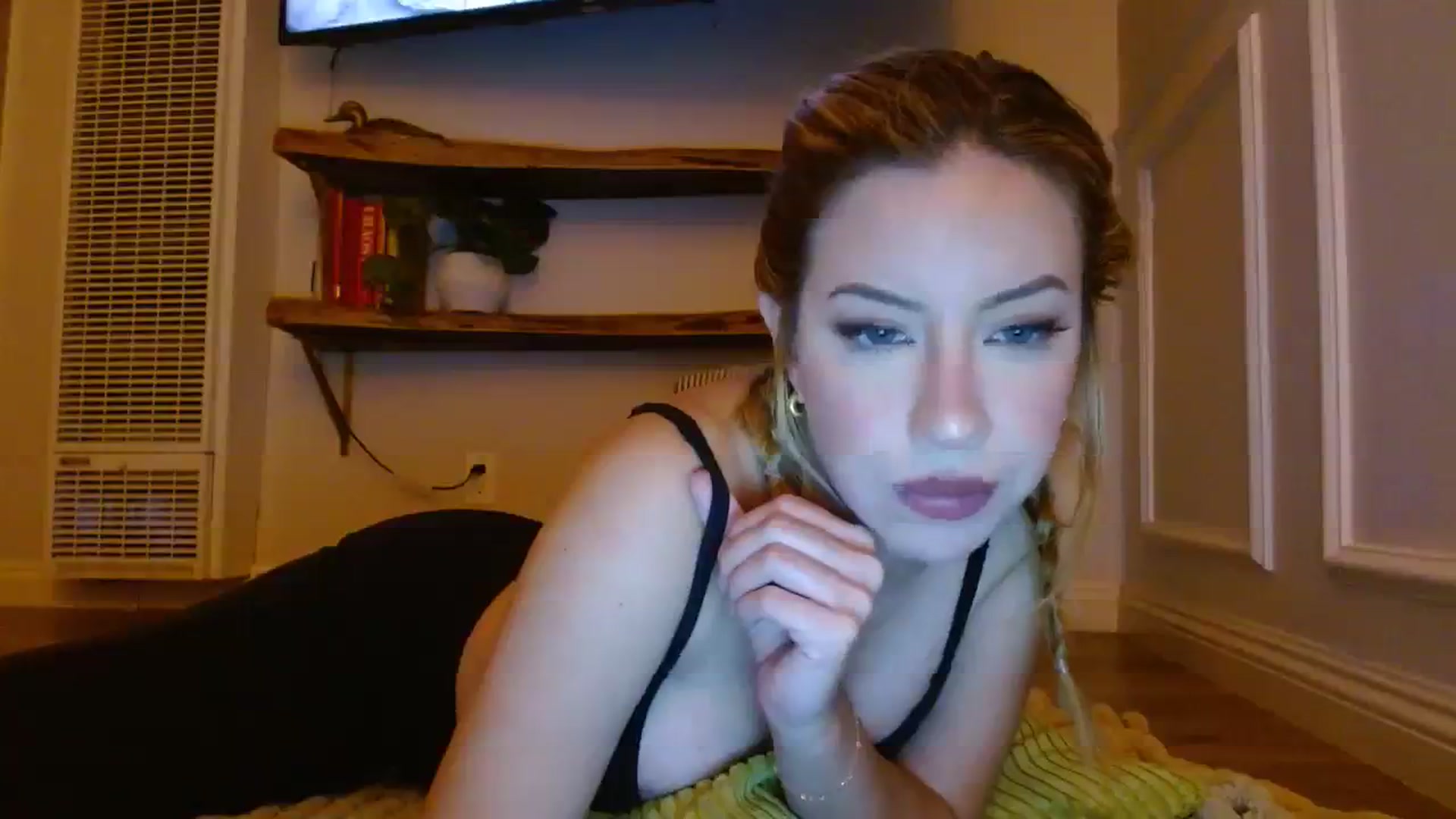 Gallery image thumbnail from SamIvery's myfreecams stream on, 11/28/2023, 05:59 image 17 of 20