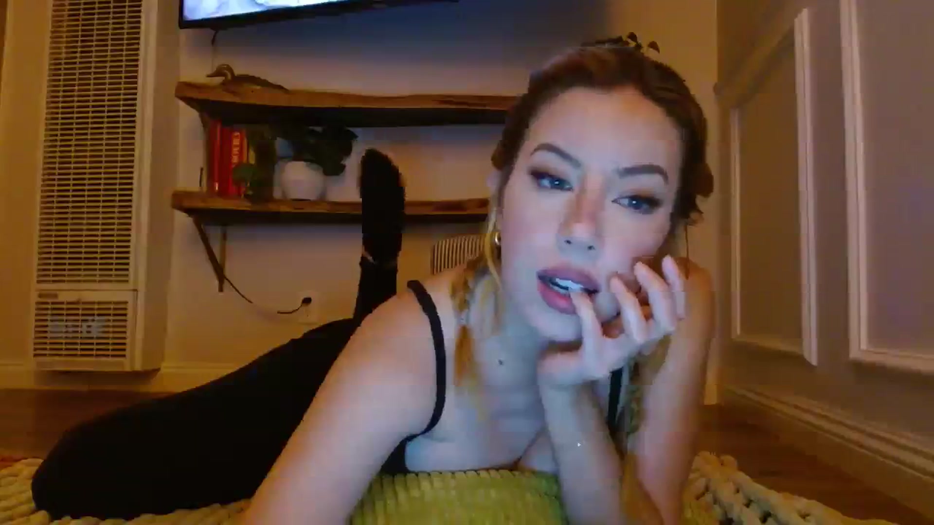 Gallery image thumbnail from SamIvery's myfreecams stream on, 11/28/2023, 05:59 image 8 of 20