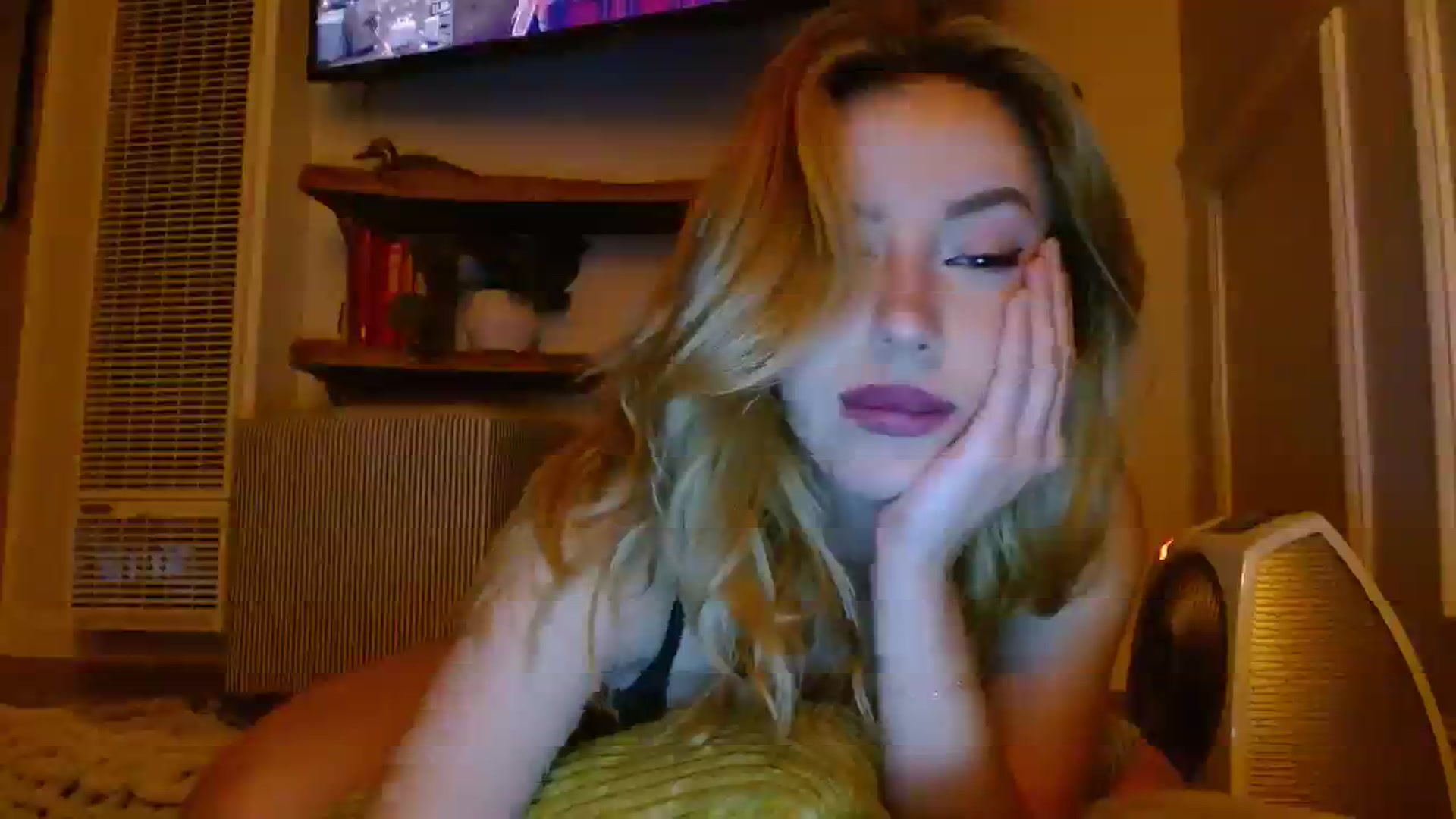 Gallery image thumbnail from SamIvery's myfreecams stream on, 11/30/2023, 05:15 image 17 of 20