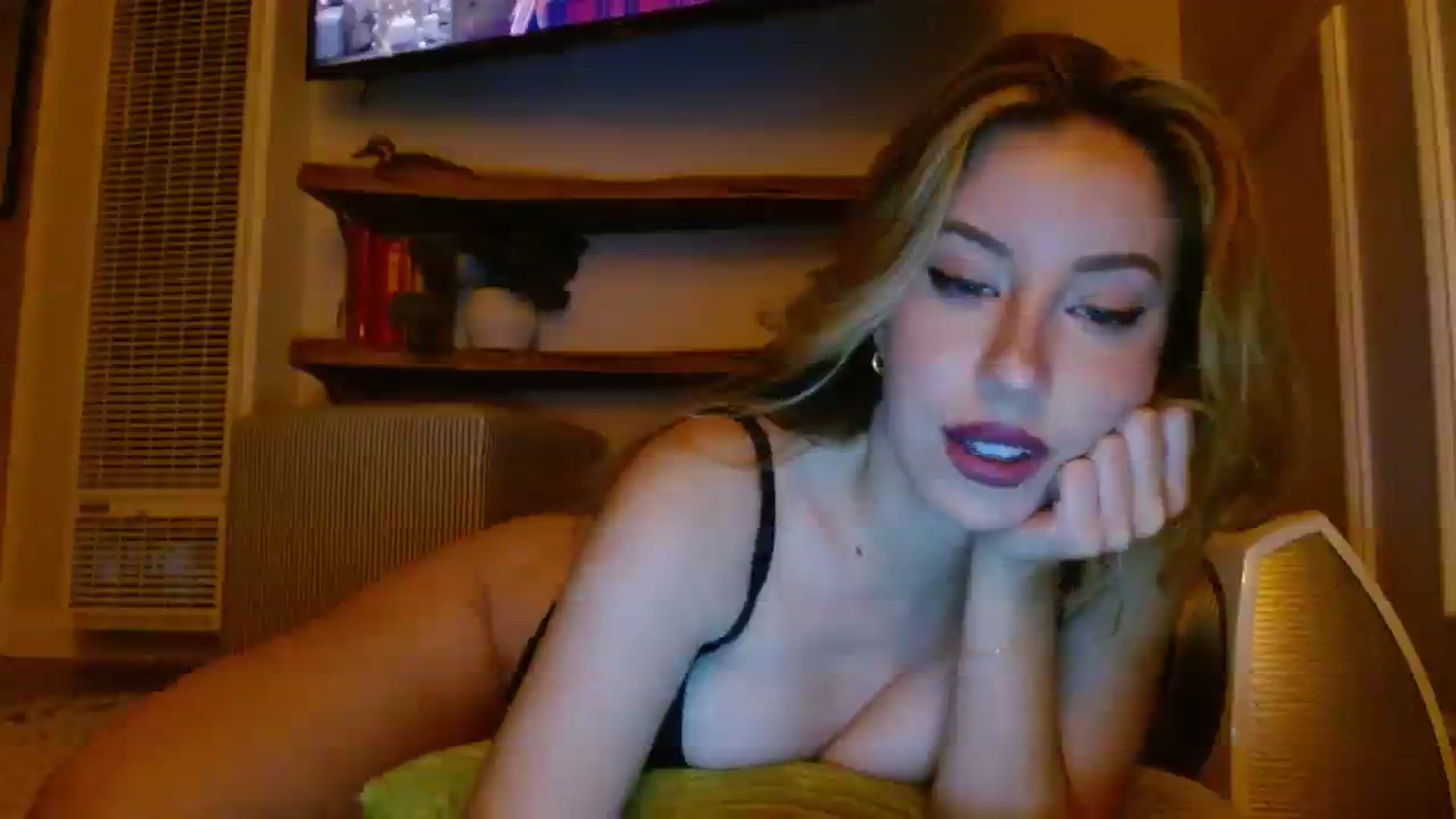 Gallery image thumbnail from SamIvery's myfreecams stream on, 11/30/2023, 05:15 image 8 of 20
