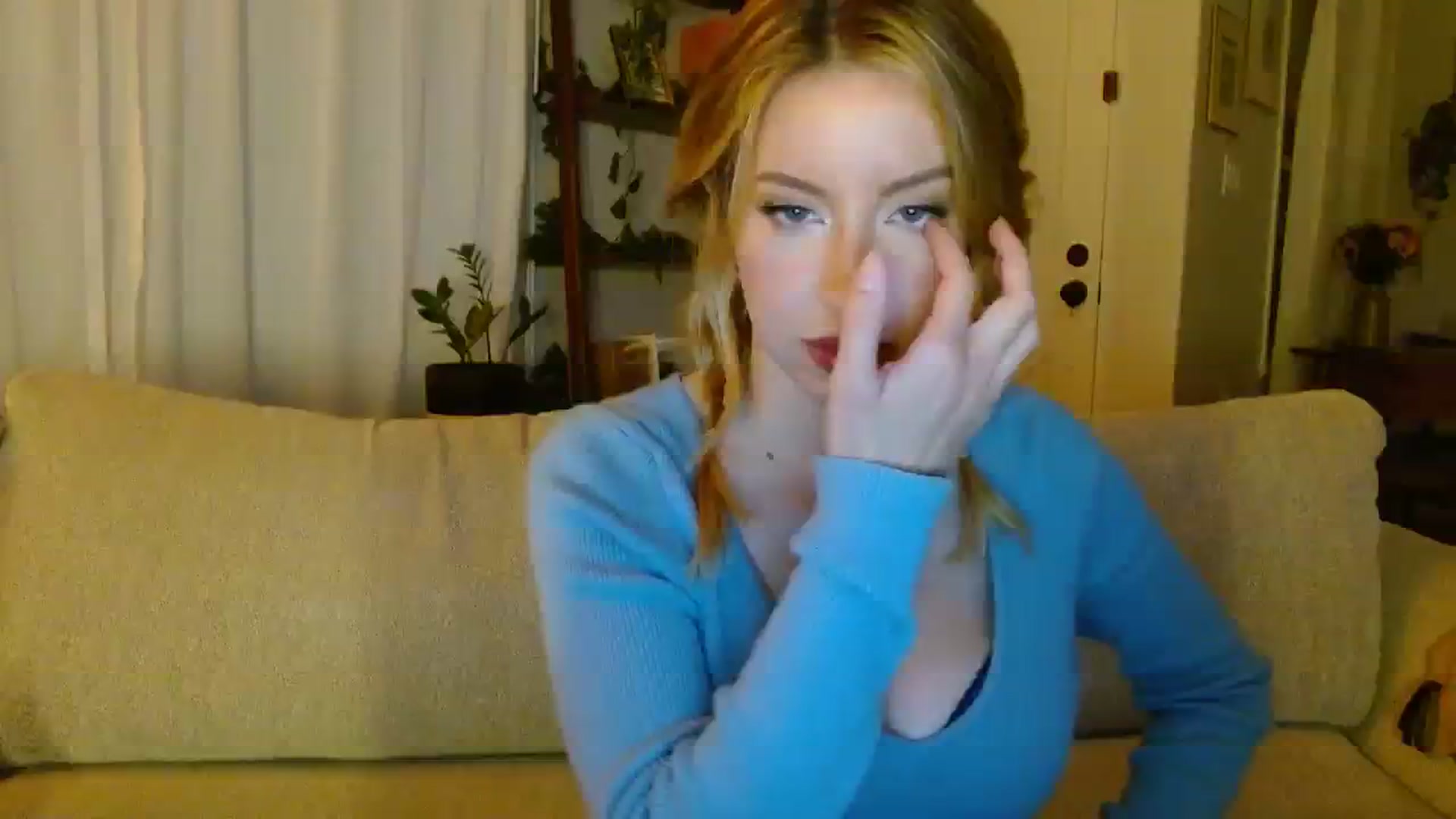 Gallery image thumbnail from SamIvery's myfreecams stream on, 12/03/2023, 07:35 image 11 of 20