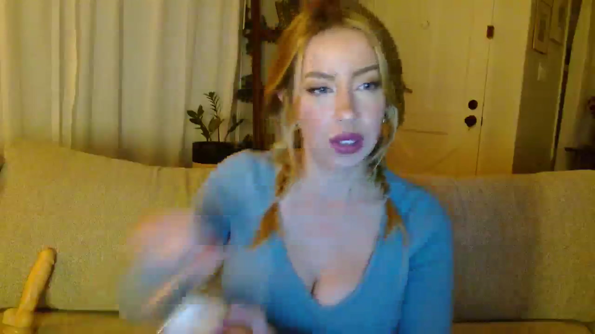 Gallery image thumbnail from SamIvery's myfreecams stream on, 12/03/2023, 08:29 image 3 of 20