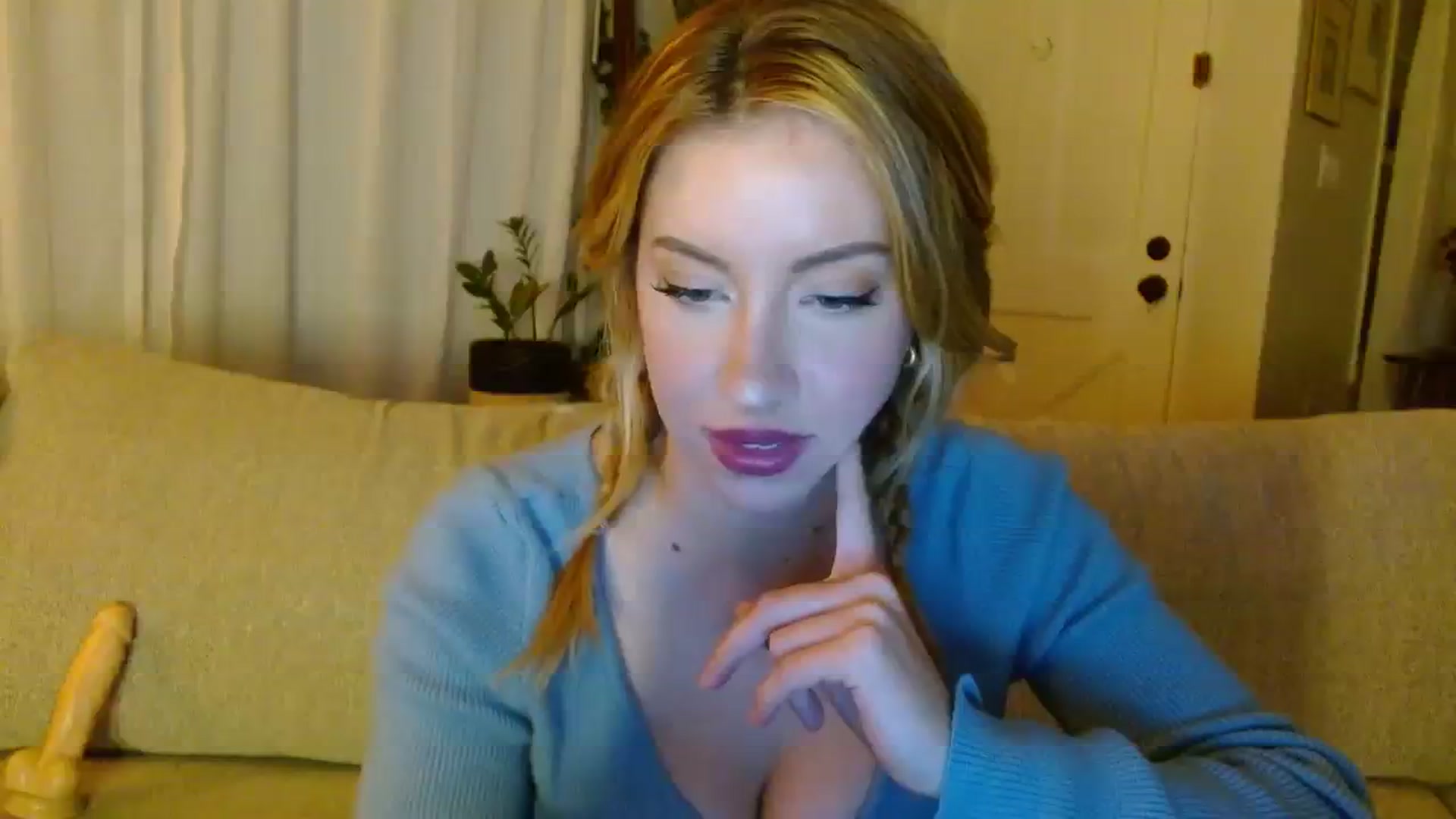 Gallery image thumbnail from SamIvery's myfreecams stream on, 12/03/2023, 08:29 image 6 of 20