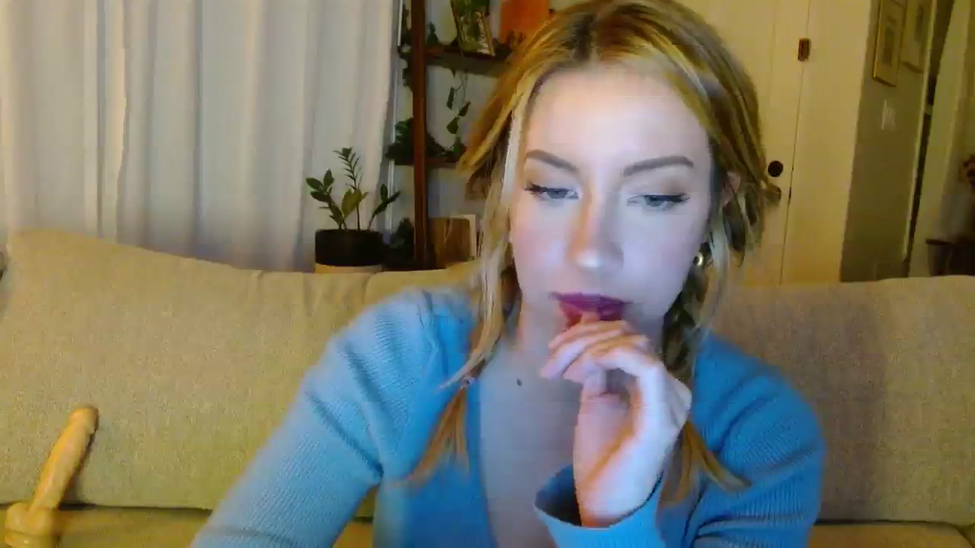 Gallery image thumbnail from SamIvery's myfreecams stream on, 12/03/2023, 08:29 image 12 of 20