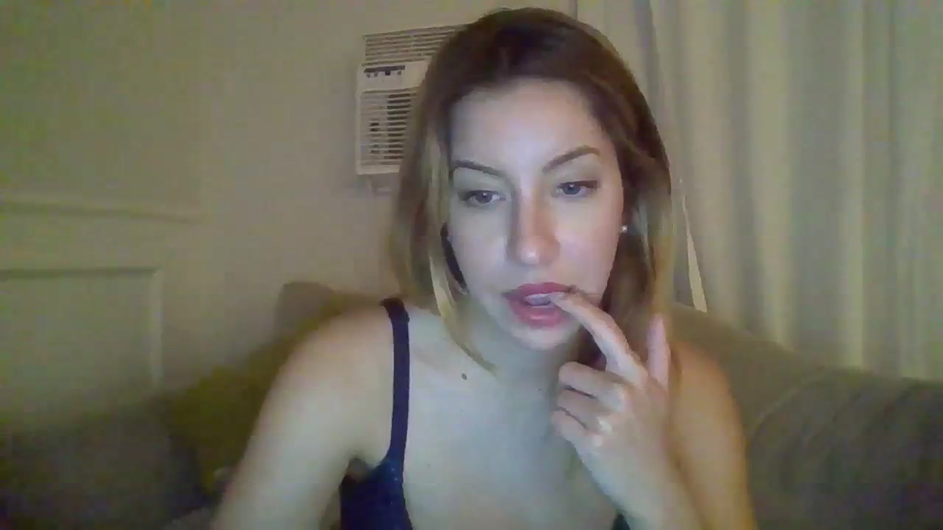 Gallery image thumbnail from SamIvery's myfreecams stream on, 03/04/2024, 06:55 image 10 of 20