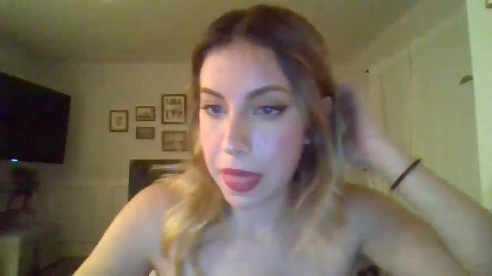 Gallery image thumbnail from SamIvery's myfreecams stream on, 04/25/2024, 06:20 image 15 of 20
