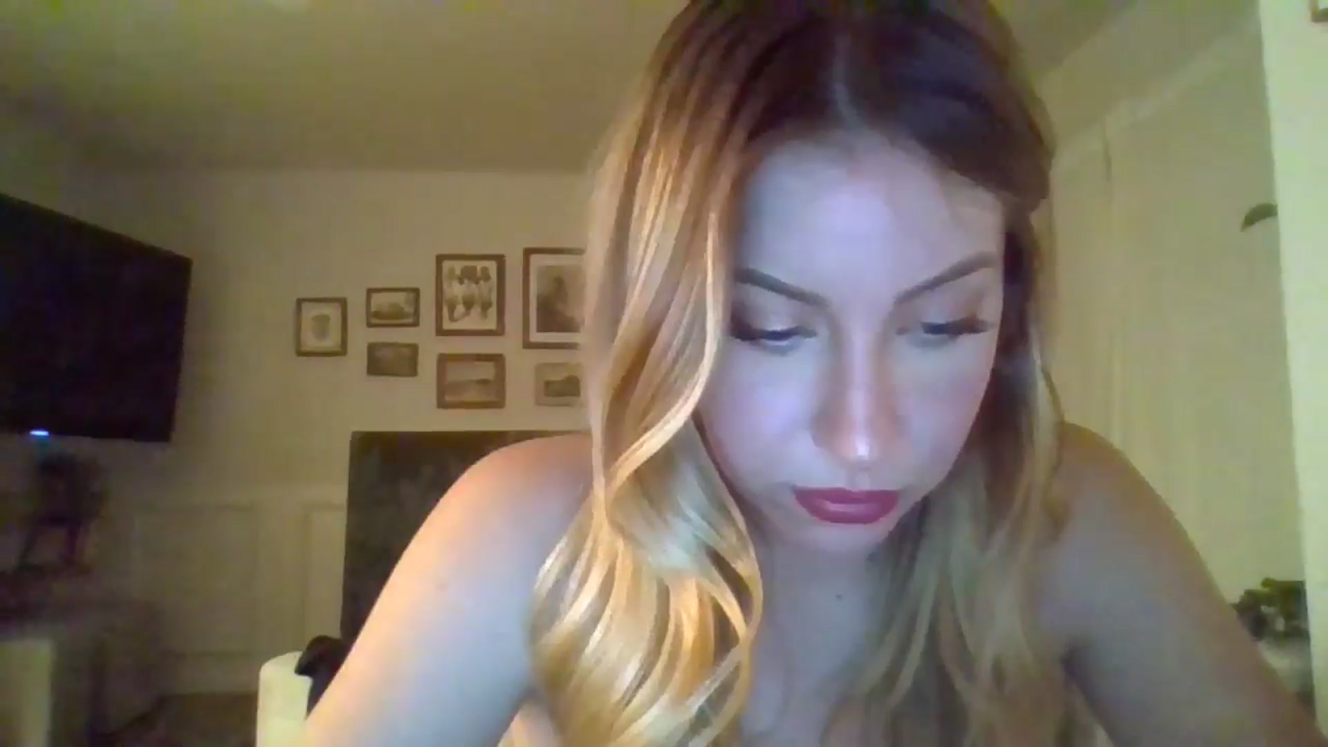 Gallery image thumbnail from SamIvery's myfreecams stream on, 04/25/2024, 06:20 image 4 of 20