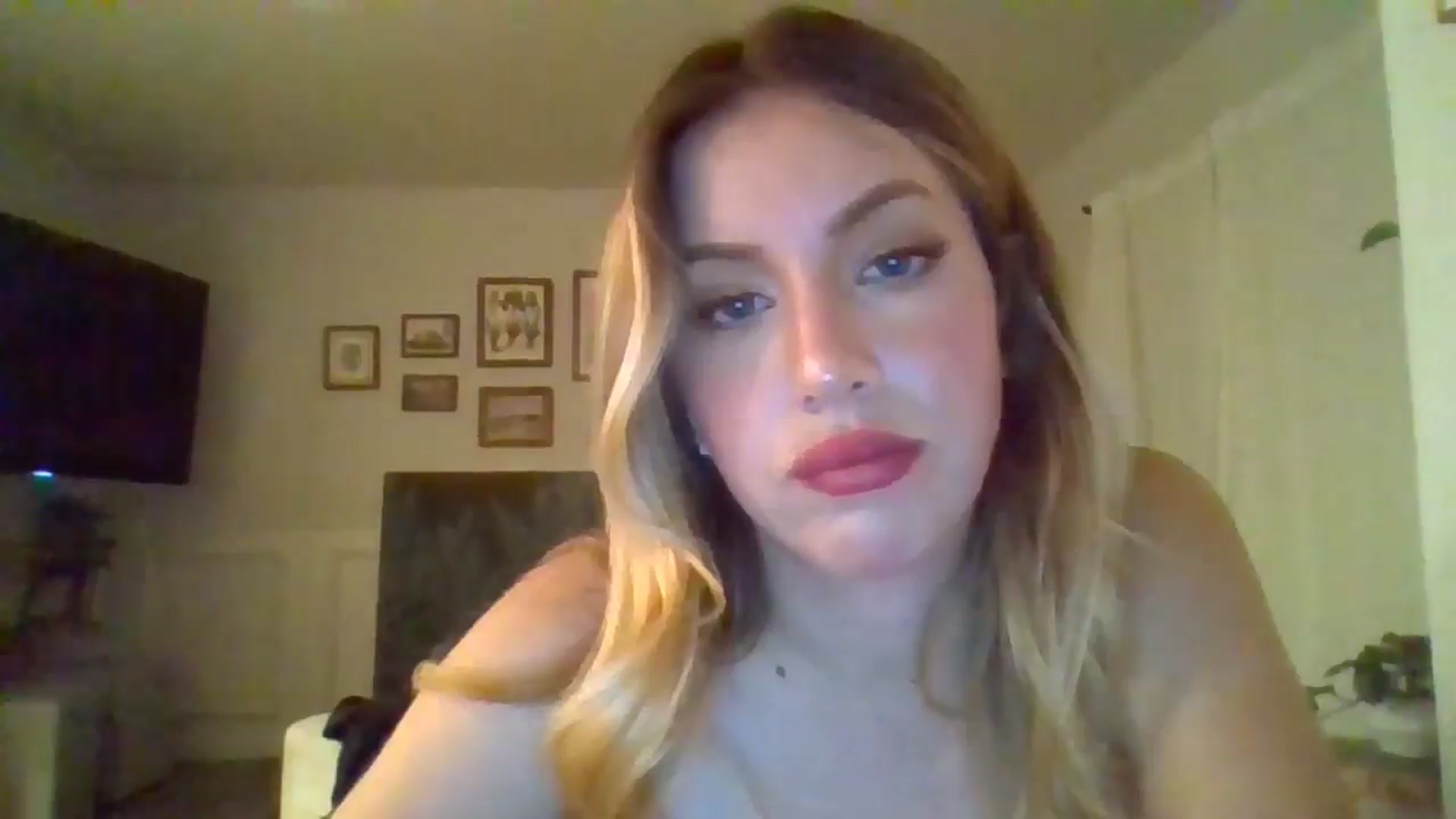 Gallery image thumbnail from SamIvery's myfreecams stream on, 04/25/2024, 06:20 image 13 of 20