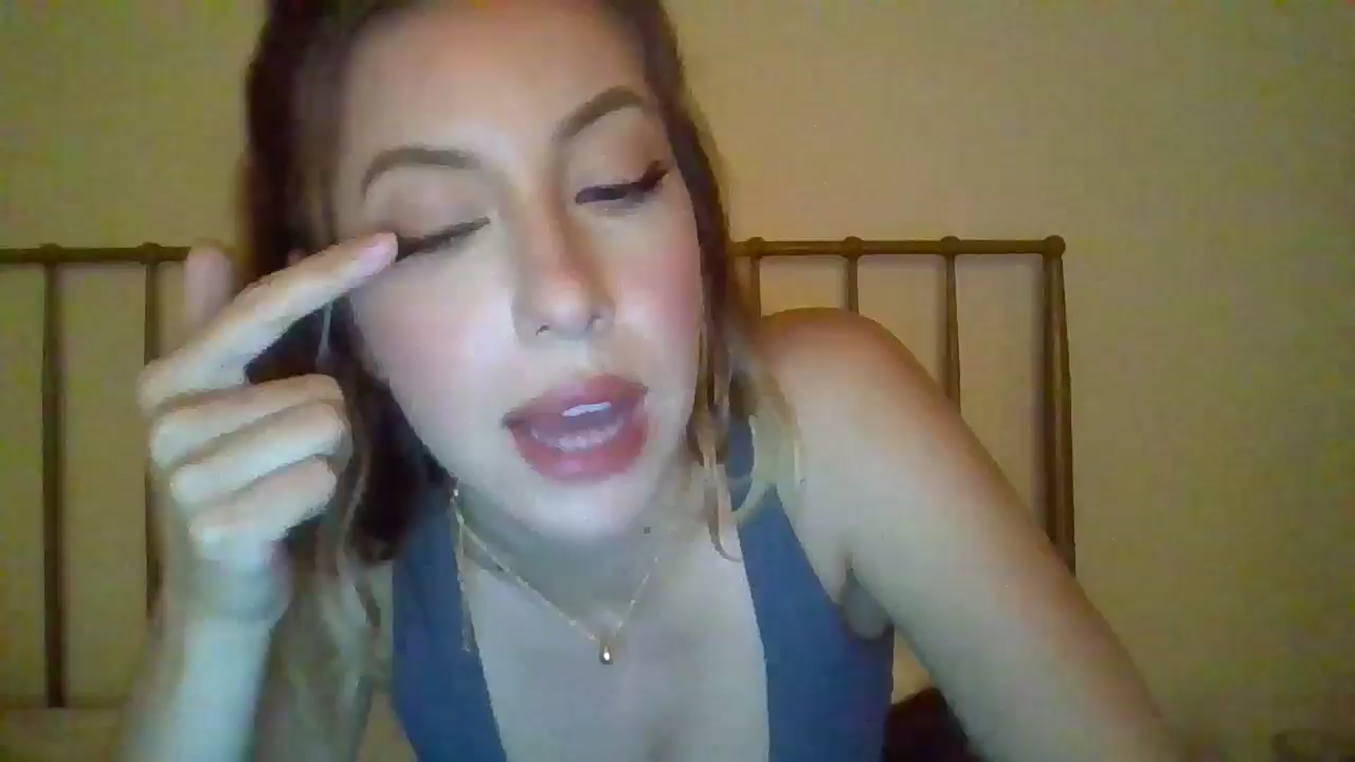 Gallery image thumbnail from SamIvery's myfreecams stream on, 05/03/2024, 04:31 image 16 of 20