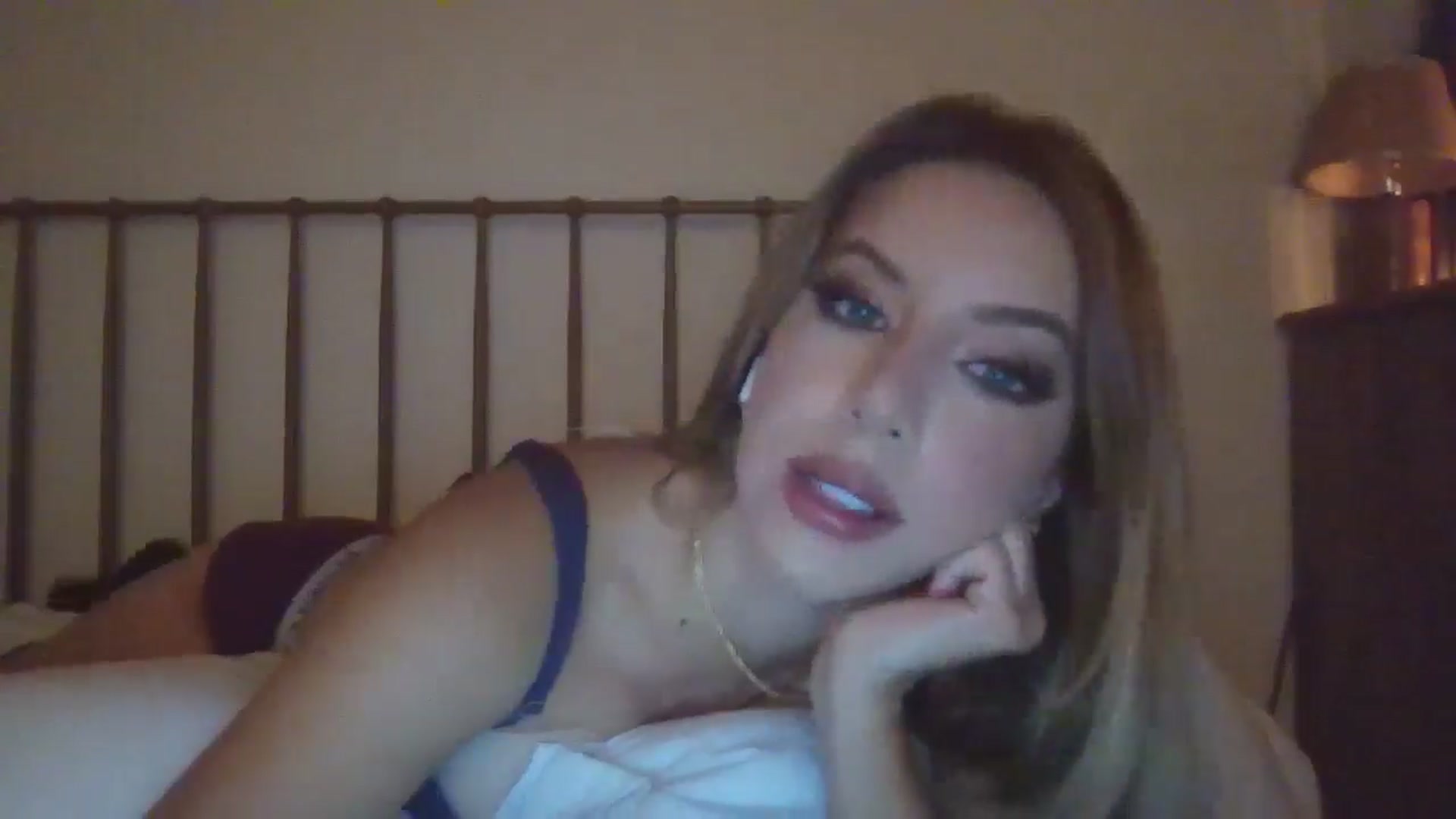 Gallery image thumbnail from SamIvery's myfreecams stream on, 08/14/2024, 04:39 image 16 of 20