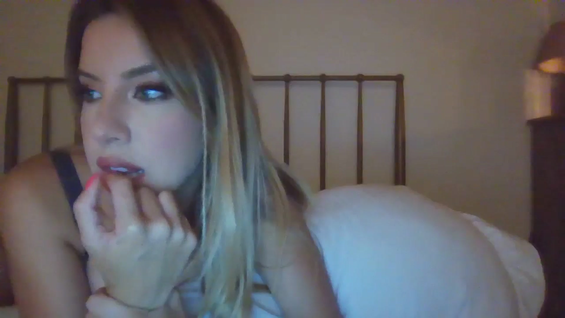 Gallery image thumbnail from SamIvery's myfreecams stream on, 08/14/2024, 04:39 image 10 of 20