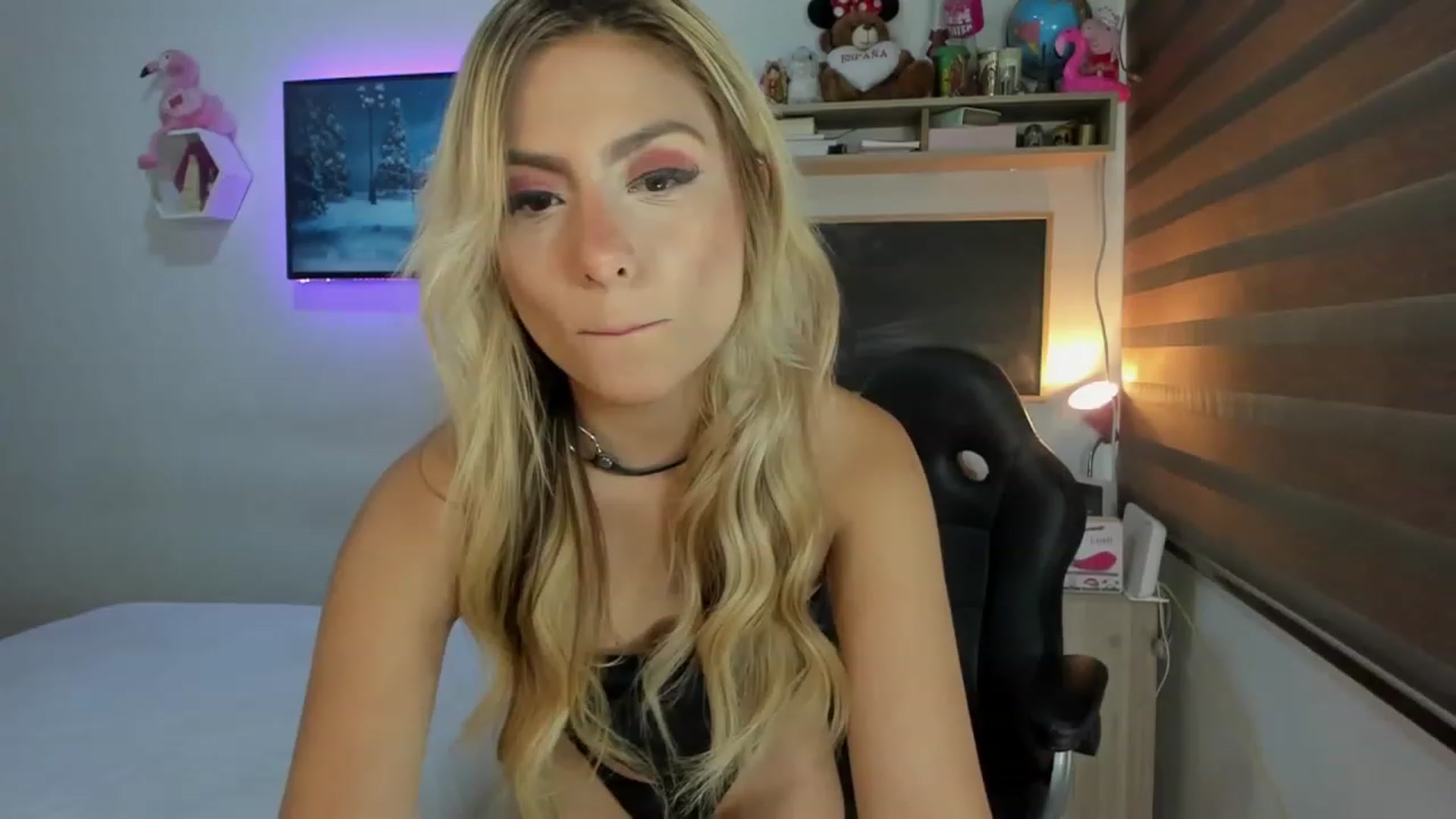 Gallery image thumbnail from Sam_Smiths's myfreecams stream on, 11/14/2022, 19:55 image 20 of 20