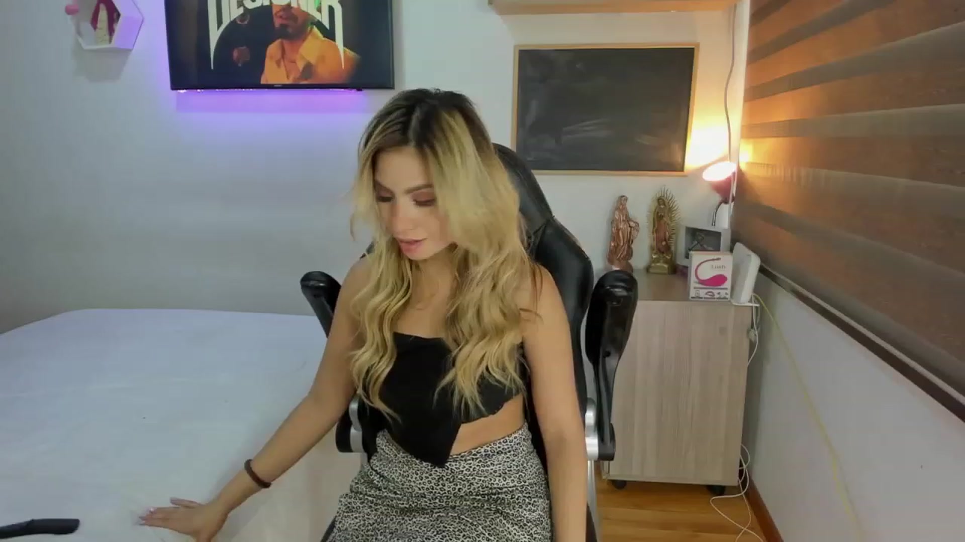 Gallery image thumbnail from Sam_Smiths's myfreecams stream on, 11/14/2022, 19:55 image 5 of 20