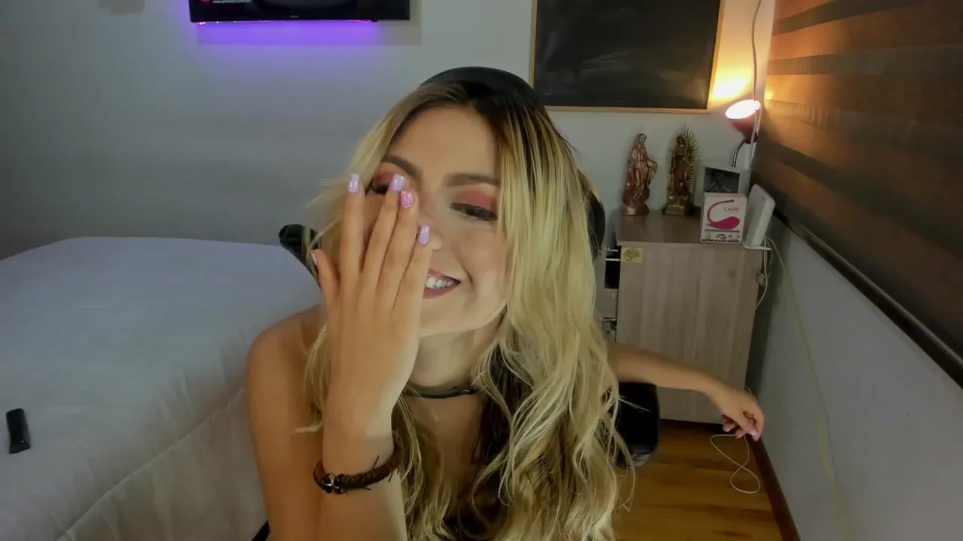 Gallery image thumbnail from Sam_Smiths's myfreecams stream on, 11/14/2022, 20:57 image 14 of 20