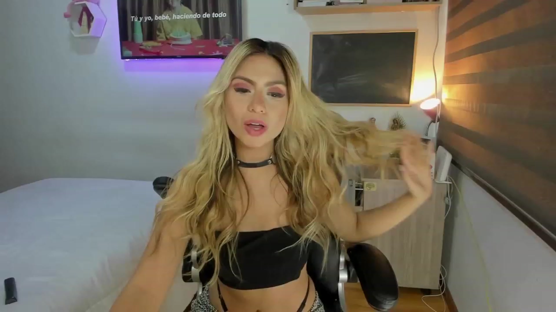 Gallery image thumbnail from Sam_Smiths's myfreecams stream on, 11/14/2022, 20:57 image 13 of 20