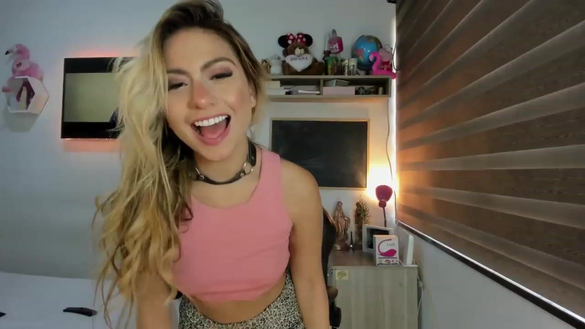 Gallery image thumbnail from Sam_Smiths's myfreecams stream on, 11/22/2022, 19:05 image 20 of 20