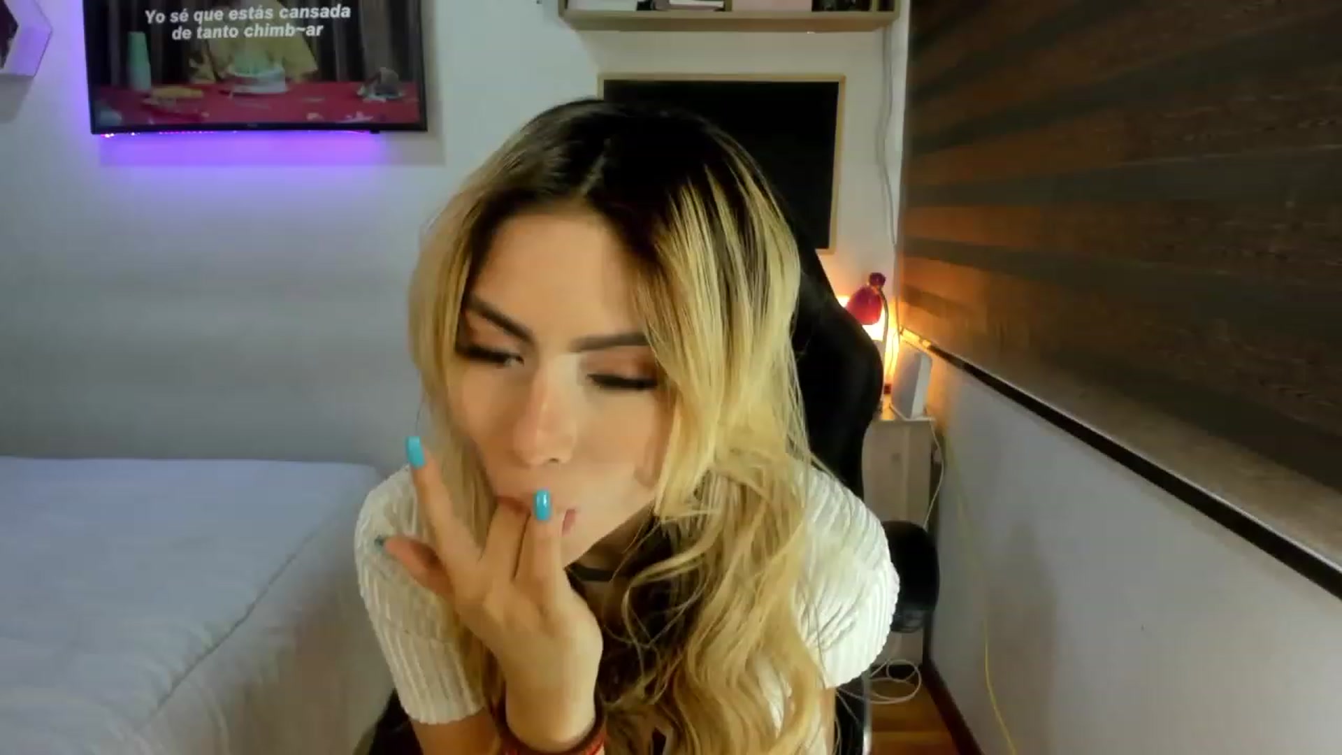 Gallery image thumbnail from Sam_Smiths's myfreecams stream on, 11/28/2022, 22:05 image 15 of 20