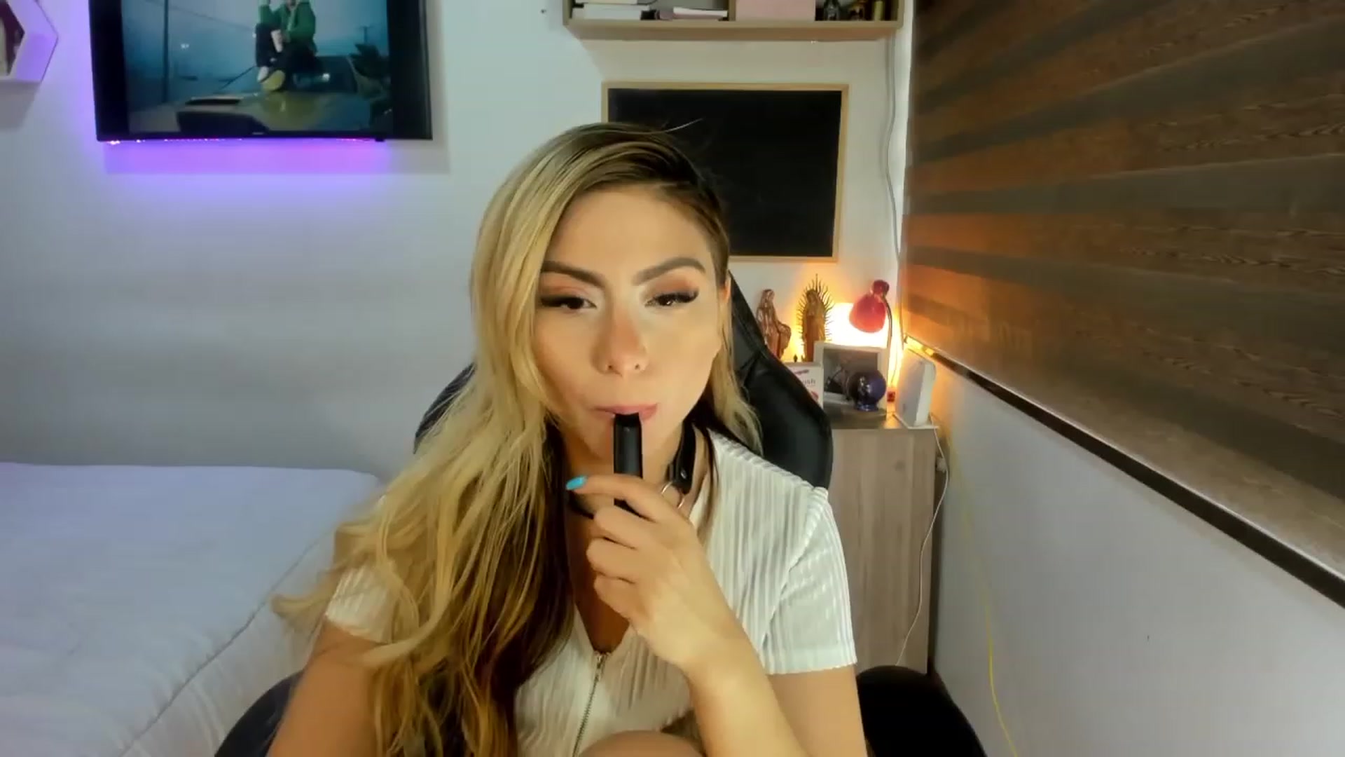 Gallery image thumbnail from Sam_Smiths's myfreecams stream on, 11/28/2022, 22:05 image 8 of 20