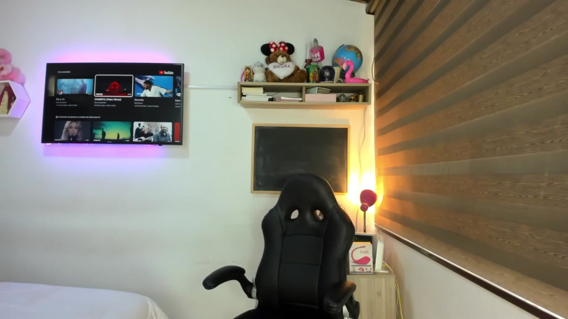 Gallery image thumbnail from Sam_Smiths's myfreecams stream on, 12/22/2022, 23:16 image 5 of 20